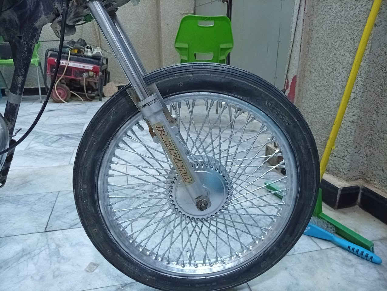 دراجه اربعه كير للبيع او للمراوس ب بطح بانده والدراجه معمره جديد اوراق أصولي محركها ارشه نضيف حيل الوياله نضاف حيل
الدبلات الاماميه مالت رابيدو 
الخلفيه مالت انتنس
ولفات صفر 01 بستم ناصي
تانكي جديد دوشمه جديده
 صالنصه رياضي جعره ام الخمس نجوم 
رأسطه حربي وزن ثقيل واكو البلاديه
ودشبول والاغراض البقيه موجودات
ضفيره شغاله دراجه كامله تجي تفحص وتروح 
المازدات شغالات موجودات 
صفاحيات جدد
مكاني حله ابو خستاوي شارع ميه
السعر 500 وبيها مجال بسيط
واذا اكو بطح بانده اراوس
خاص متواجد واتساب ***********
