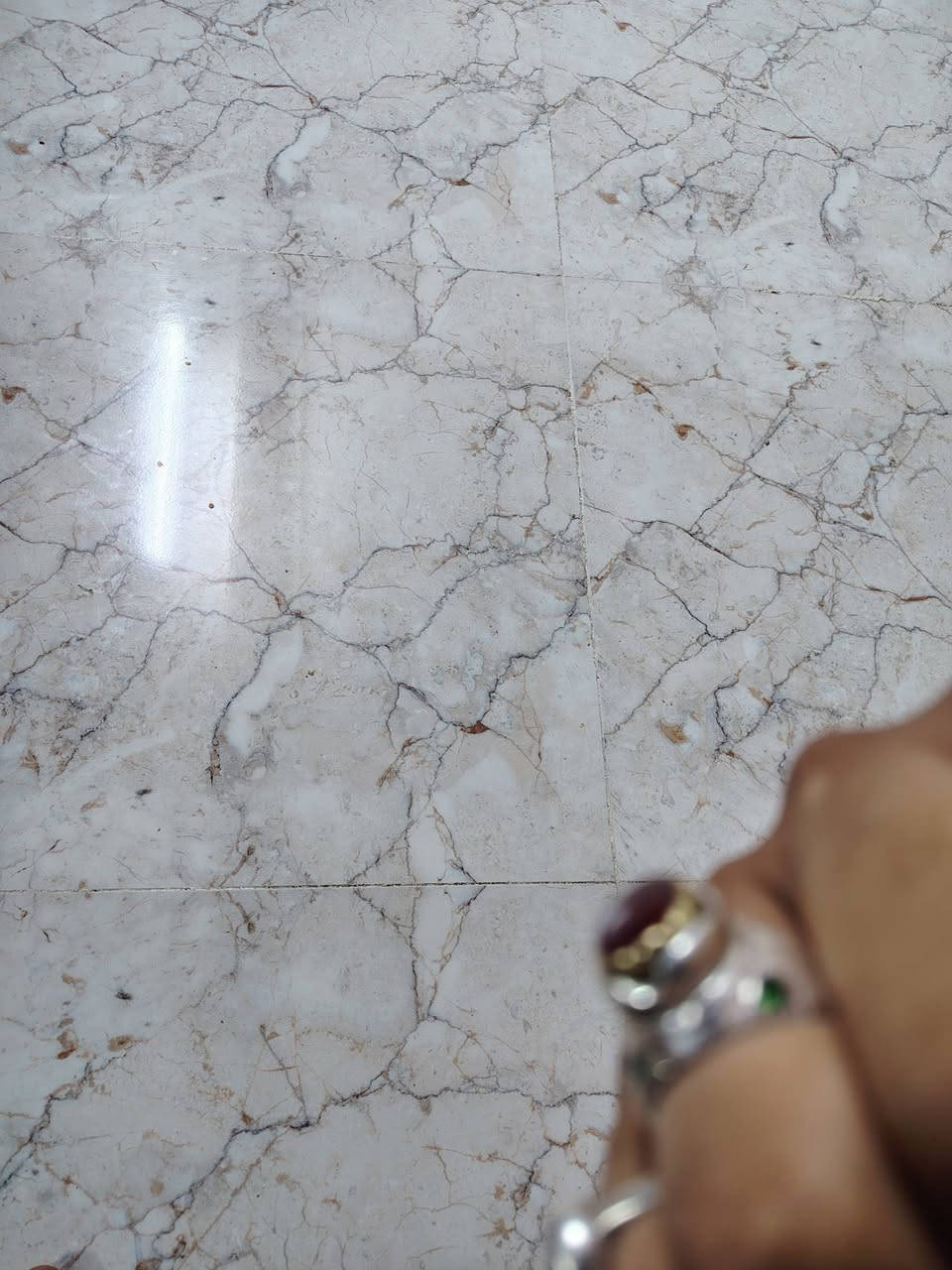 عقيق يماني قديم أحمر دم صياغه ثقليه واداير ذهب برازيلي ومطعم بزبرجد سعر ١٠٠ قفل اوامرارس حسب القناعه ***********
