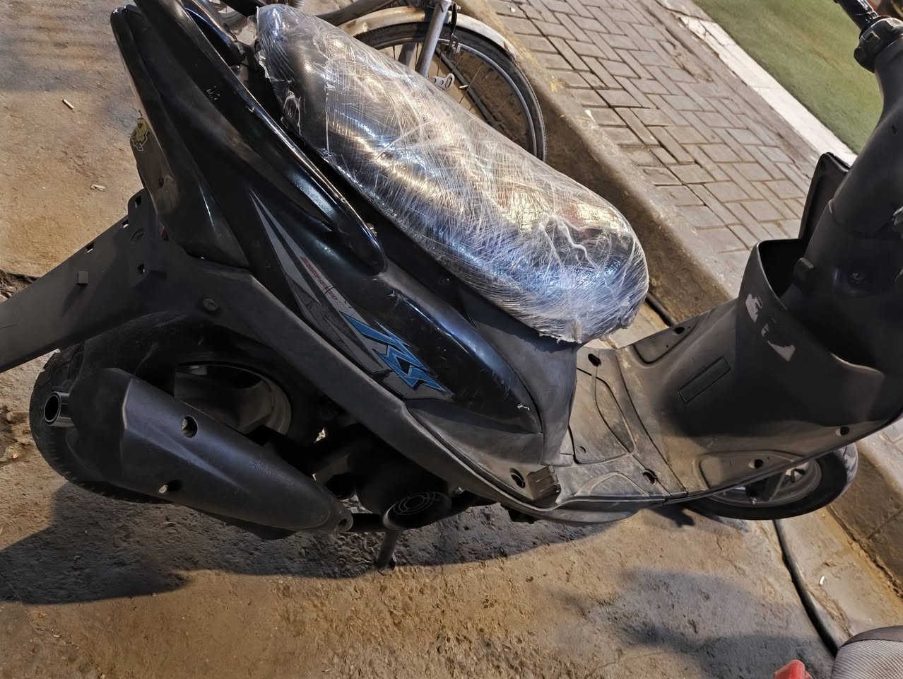 سلام عليكم دراجه لبيع نضيفه محرك بلادي ما مفتوح شلعه، معدل كفرات مختمه سعر 550بيه مجال شراي يتصل ع هذا رقم ***********
