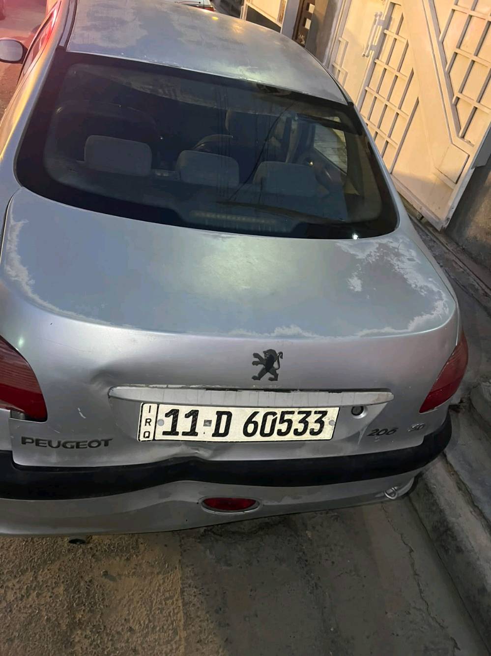 بيجو فرنسي 206 موديل  2009 كير أوتماتيك كايم الكير مالتهة التبريد مشحون و مبدل الكمبريسر مالتهة بواحد أكبر بس الفيشه مال الفان مال الثلاجه مايعه