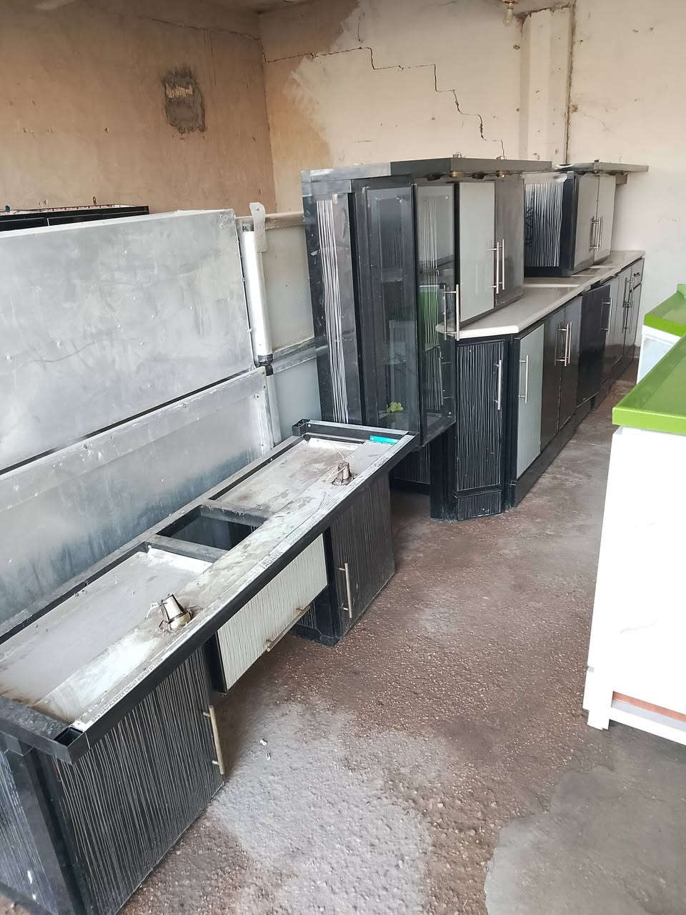 سلام عليكم كاونترات مستعملة للبيع العنوان بغداد ابو غريب الزيدان الستفسار خاص او اتصال بي وتساب ***********.***********

