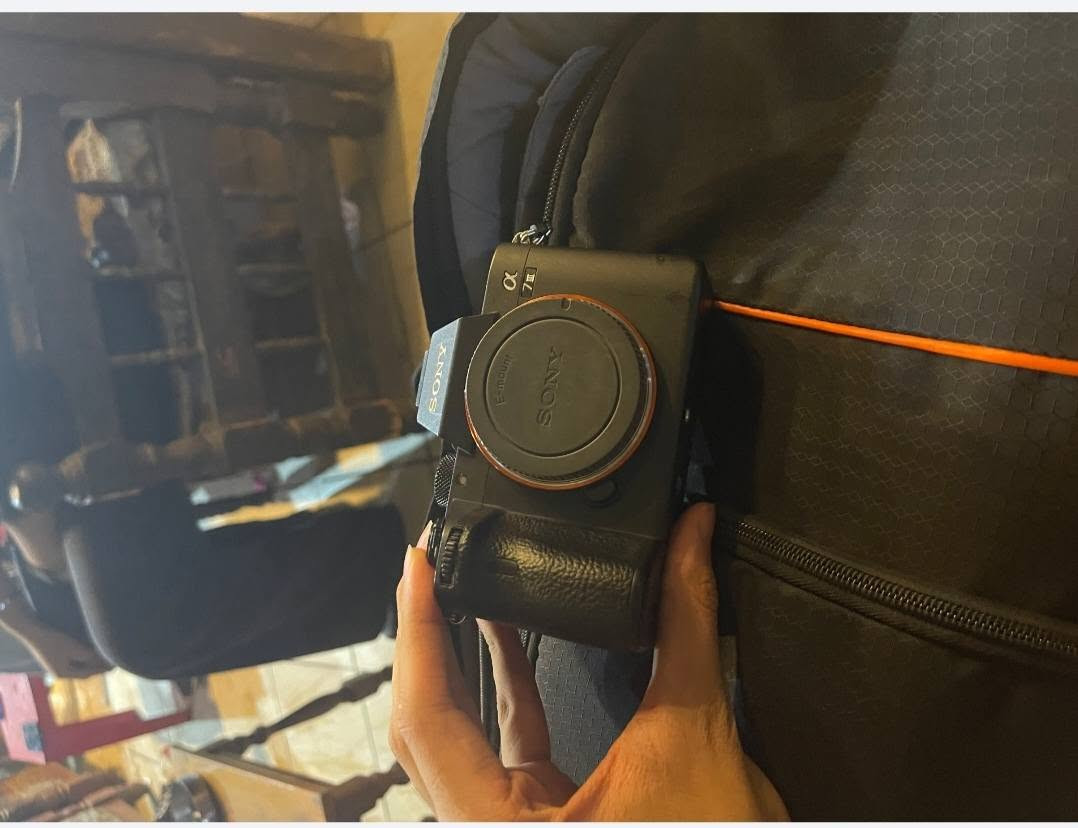 Sony A7iii
شتر 4545

البدي بعده جديد حييللل وزلغ مابي
يعني ماكو فرق عن الجديد
السعر مليون و550
للأستفسار ***********
