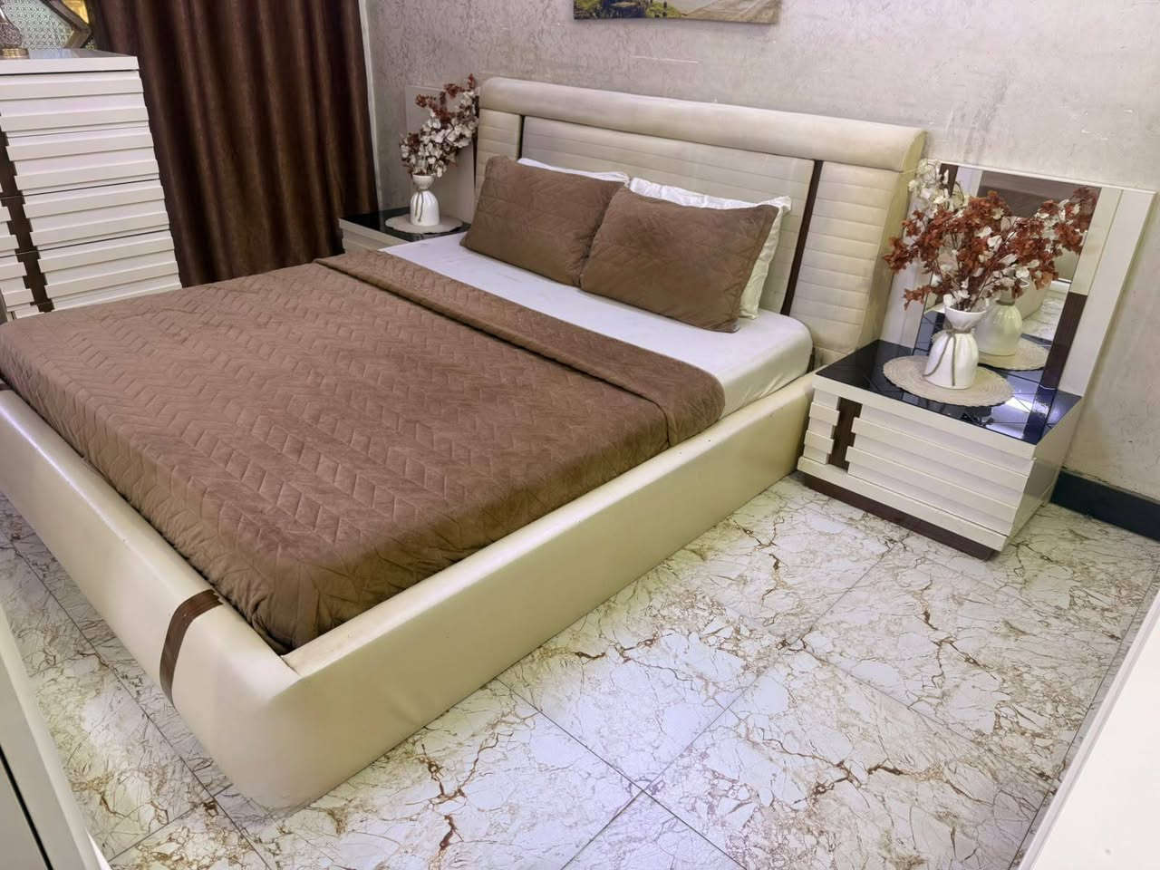 غرفه تركيه ٨ قطع  صبغ حراري سرير مخزن جك  اناره شغاله مابيها اي ضرر. مكان بغداد أي استفسار خاص
