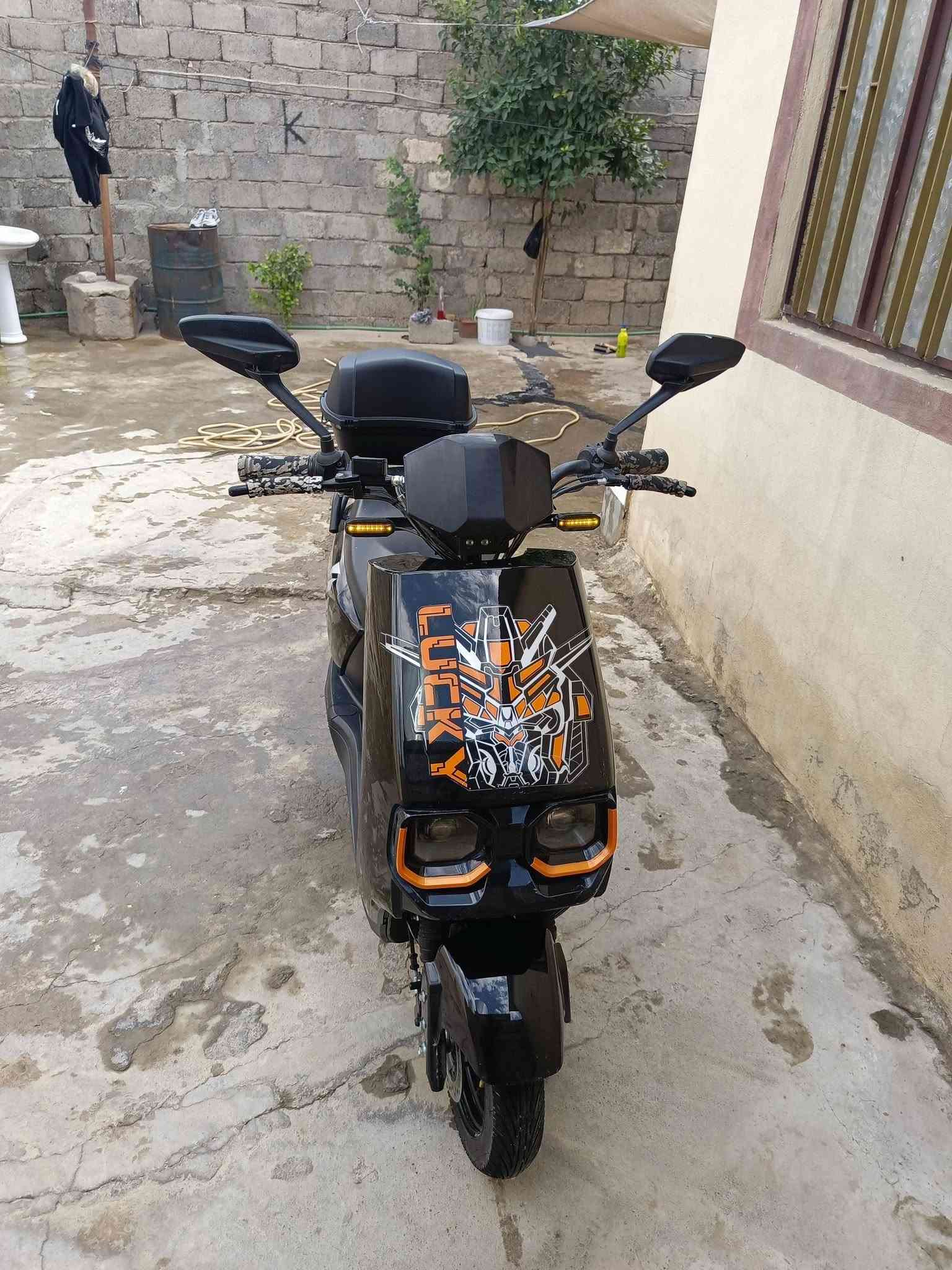 دراجه الروعه نضيف فول لفول ما مسختدم كثير 
البطاريات 5
سرعه 60"50
بصمه وحده مع سويج2 او سويج الصندوق هم 2
لايتات زينون ولاشاير والخلط كلو شغال دراجه مكفوله ما ملعوب بيها ولابكهربايتها السعر 725وبي مجال ورجاً لحد يطب خاص وما يشتري هذا رقمي ‏‪***********‬‏ للتواصل ♥
