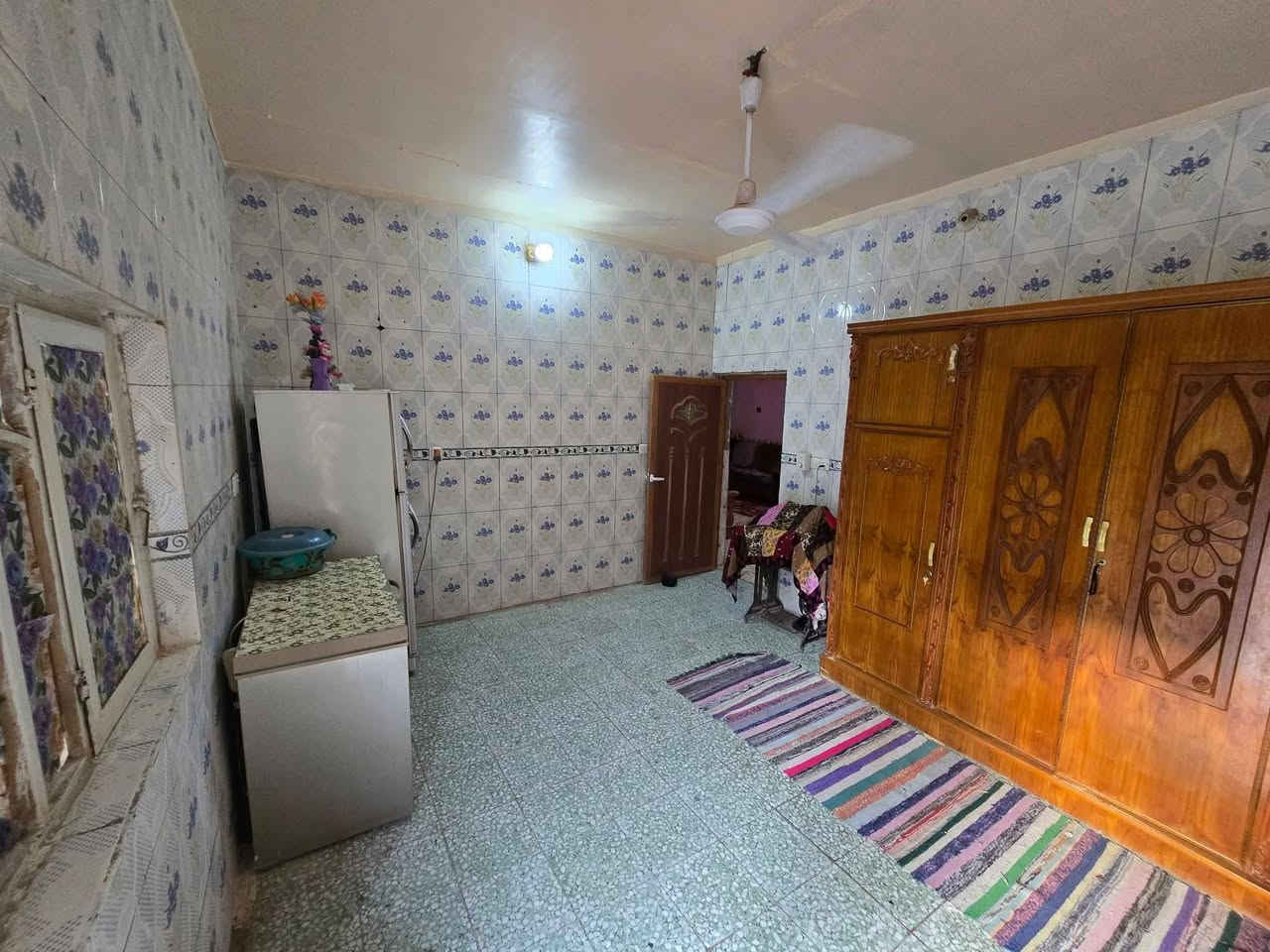 دار سكن للبيع العنوان ديوانيه حي العسكري الثاني قرب جامع الحسين عليه السلام المساحه 200 متر البناء طابوك عكاده طابق واحد يتكون من 3 غرف نوم 💤 وصاله وبراني ومطبخ وصحيات وداخاليه وخارجيه الصطح كاشي ارضيت البيت كاشي البناء درجه اولى عالي عن الشارع سعر البيت 100 يرهم مراوس احسب  الانتفاق ***********
