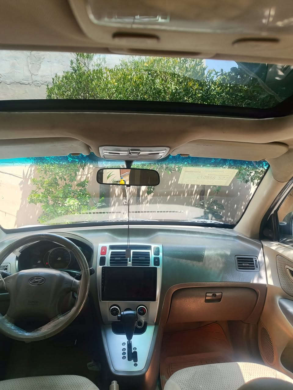سيارة توكسن موديل 2010 خليجي
اربعه سلندر دوش 
رقم اربيل بطانيه شرط التحويل 
فتحة سقف 
شاشه اندرويد 
بدون صبغ شرط
تبريد فول 
طخم امامي خلفي جيد 
طخم تاير جديد 
باتري جديد
محرك وكير بشرط
سياره مال بيت .
سعر كلش مناسب .
مكان السياره الموصل 
للتواصل 
***********
