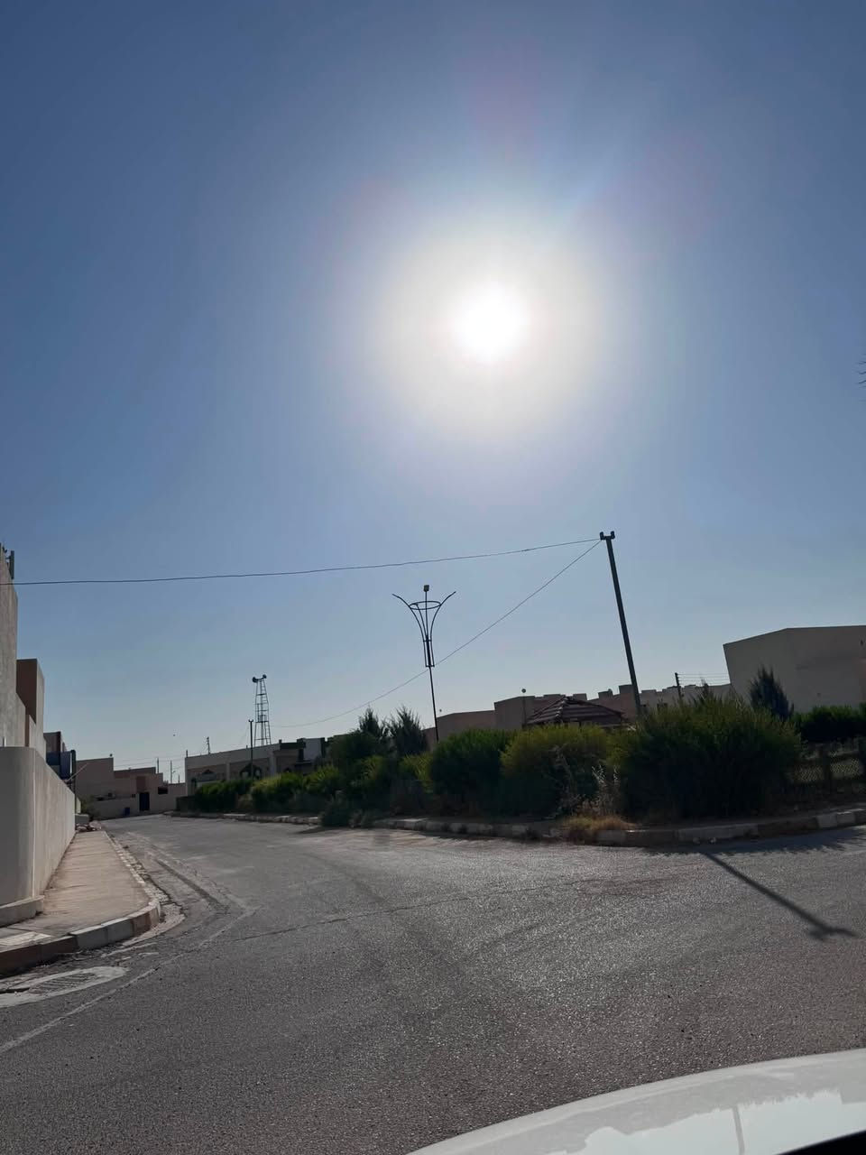 دار للبيع في تكريت مجمع اليرموك ركن وصدر طير وحديقة مساحة ٢٥٠متر يتكون البيت من ٣ غرف وصالة واستقبال ومطبخ وكراج وحديقة سعرة مناسب للاستفسار الاتصال *********** او على الخاص
