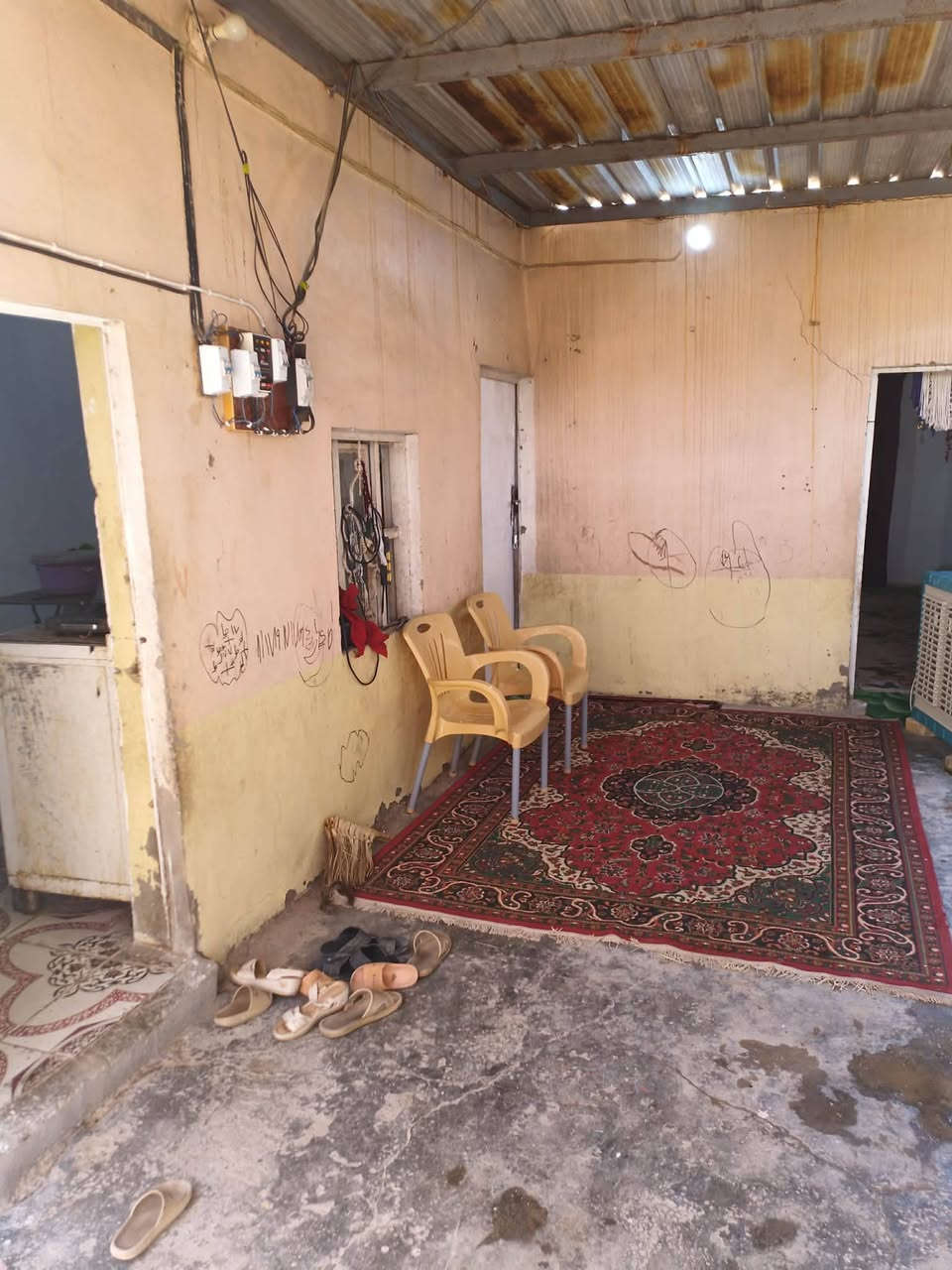 بيت للبيع حي القاسم زراعي مساحته 100 متر وره البانزين خانه شارع 15/غرفتين ومطبخ وصاله السعر 15/وبيه مجال مرقم بالديه/***********
