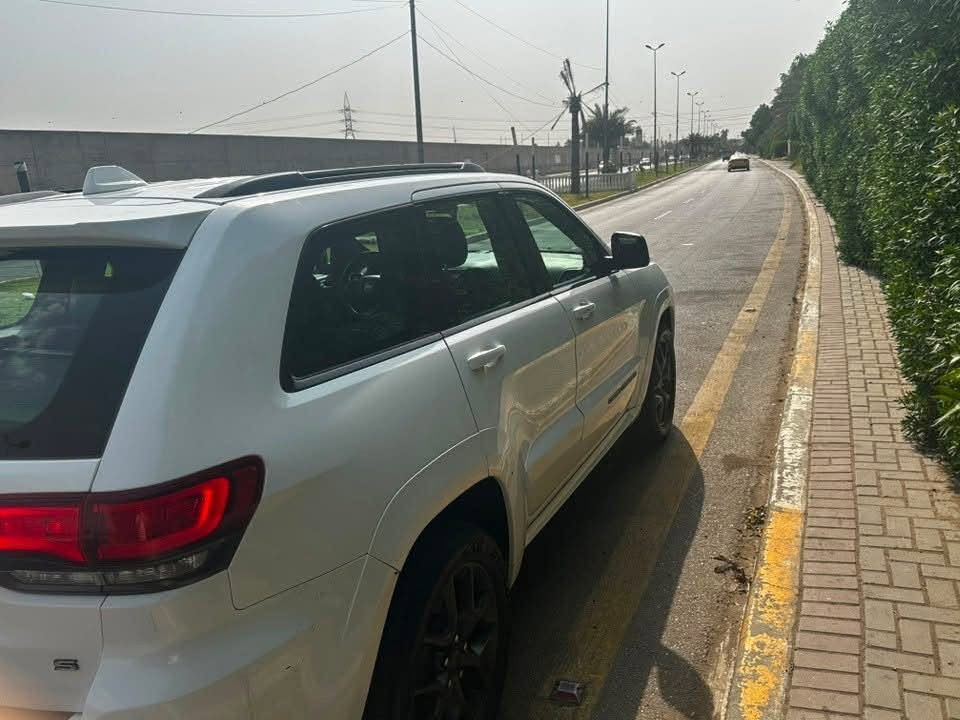 جيب  فئه s خليجي موديل : 2019
المحرك : V6. 3.6L .

تخم تايرات جديد

صدر جديد امامي خلفي

ترايها كلش حلو سياره برغي مناقصها بأسمي تحويل نفس اليوم

* المواصفات :

* نقطة عمياء .

* دفع رباعي 4x4 .

* فرش المقاعد من الجلد .

* المقاعد الأمامية كهربائية .

* ذاكرة لحفظ وضعيات الجلوس .

* المقاعد الأمامية مع تدفئة .

* ويل قياس 20 انج اسود لماع .

* مقود + الصدر كهربائي .

* تدفئة ستيرن .

* سقف سلايت روف

* شاشه 8.4 انج .

* نظام الملاحة (GPS) .

* نظام خاص للطرق الوعرة .

* مصابيح امامية زنون .

* المصابيح الأمامية مع LED لايت .

* كشافات الضباب زنون .

* تشغيل عن بعد .

* صندوق كهربائي ..

* حساسات خلفية .

* كاميرا خلفية .

* بخاخ ماء لتنظيف المصابيح الامامية .

* مرايا بخاصية التعتيم الذاتي .

* مرايا جانبية قابلة للطي

* بلوتوث تلفون .

* محدد سرعة .

* نظام تشغيل واطفاء اوتماتيكي للمحرك للتوفير من صرف الوقود .

للتواصل واتس اب 

***********
