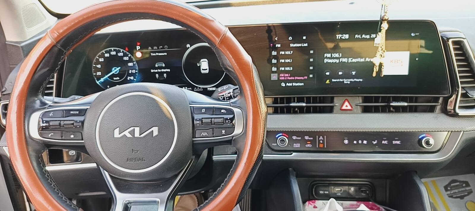للبيع سبورتاج  Lx 2022 لون ابيض محرك تيربو 1600 وارد كوري مواصفات كاملة عدا البانوراما رقم بغداد السعر  14500 $ للاتصال  ***********

نص مكتوب في الصور:
- Edit text
