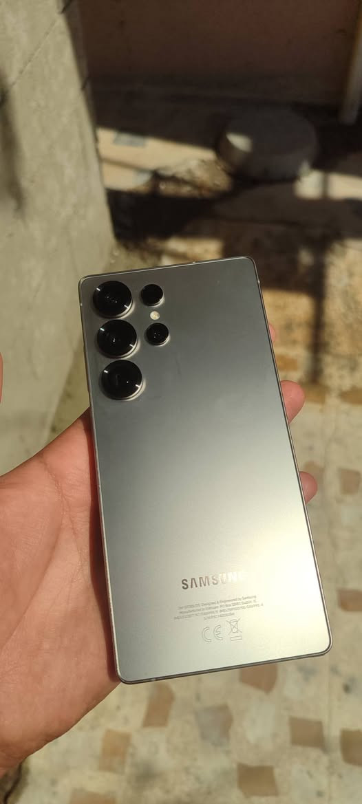 سلام عليكم 
S25 ultra 
ذاكرة 256 ضمان جبال 
صارله يمي سنة و 3 اشهر 
بي ملاحظة شخط بالكاميرا خفيف وما مأثر عالتصوير 
باقي الجهاز مكفول 
شكد يسوى ادفع سعر ولا تكسر 
*********** ما بي واتس
*********** بي واتس
