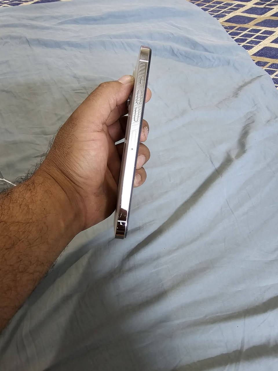 السلام عليكم للبيع اي فون ١٣ بروماكس ذاكره ٢٥٦ بطاريه ٨٦ مبدل بي شاشه امولد اخت الاصليه السعر ٥٥٠ الف وبي مجال قليل للاستفسار الاتصال على *********** او ***********
