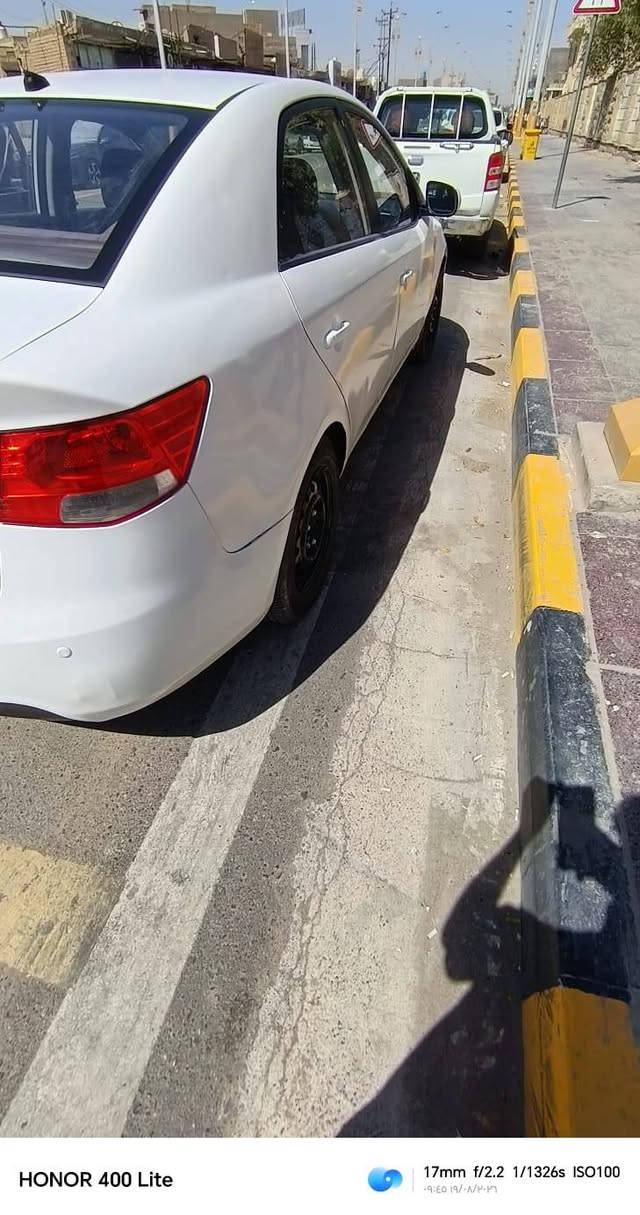 سيراتو 2010بيهه صبغ حزام بدون حادث والباقي كفاله بسمي
المكينه بيها صوت ماعرف رواجز او غير شي 

حداديه تخم تاير تبريد السعر 73وبيهه مجال مكان الناصريه المركز ***********

