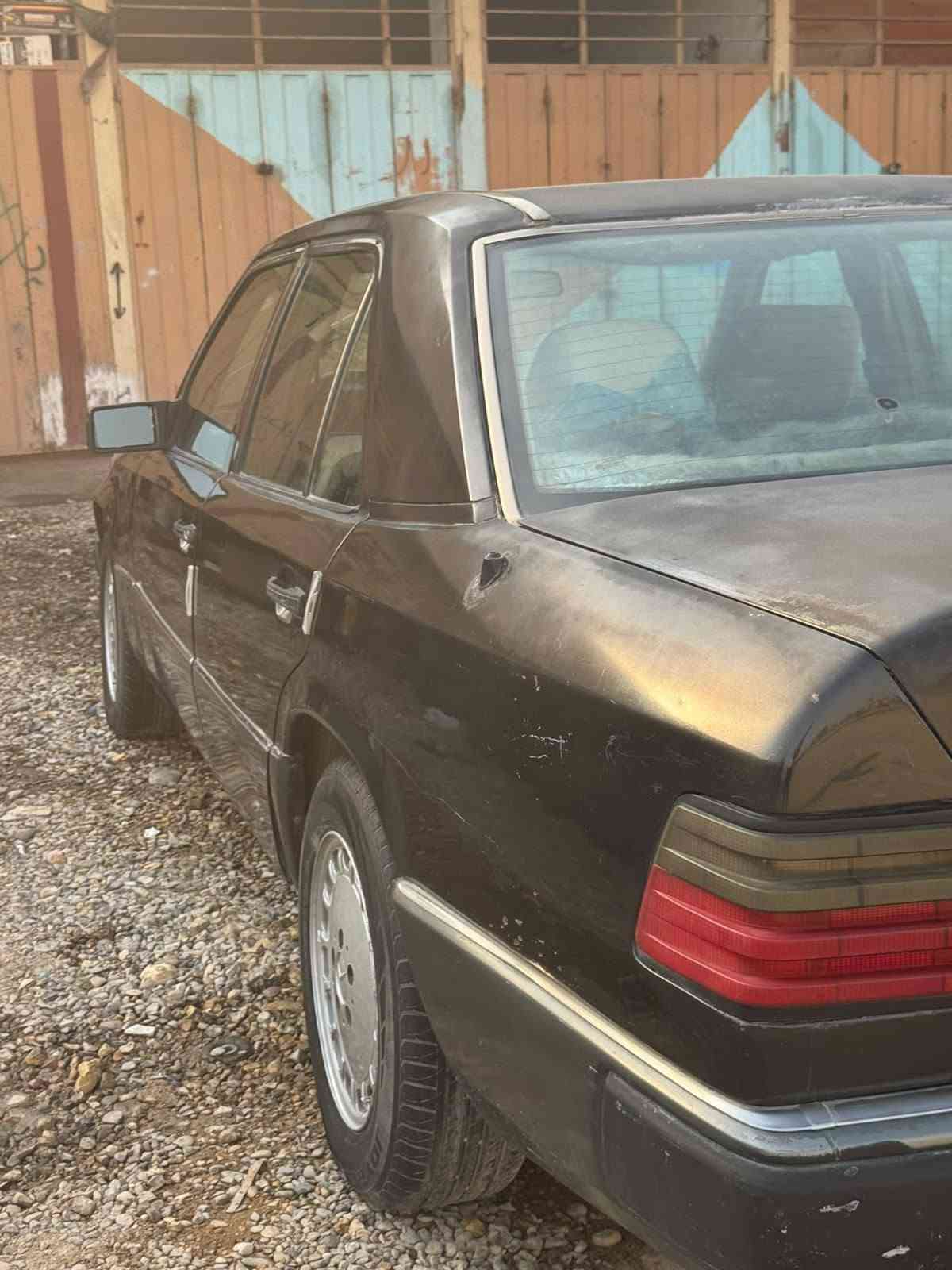 مارسيدس دب موديل 1990 محور 3000
كير ومكينه خير من الله 
تبريد شغال

تحويل وكالة رقم أربيل 
مكان السيارة بغداد
السعر 50$
الاستفسار /***********
