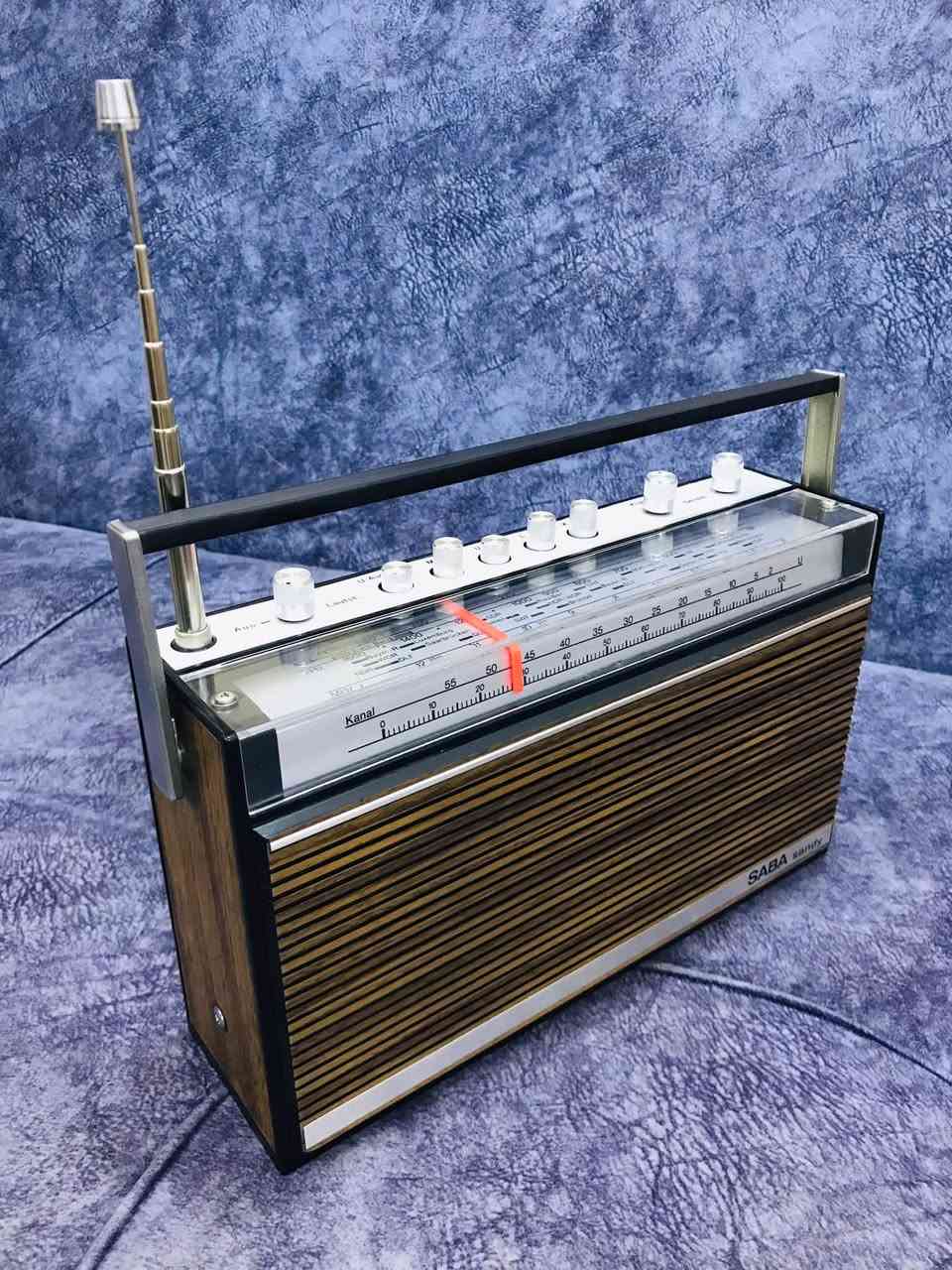 للبيع 📻
تحفة من SABA 
جهاز راديو من شركة سابا 
صناعة الجهاز المانيا 1969 🇩🇪
نظافة الجهاز جديد 100 % 
نظام الراديو FM / MW / LW / KW 🎼
كهرباء 220 V + بطاريات وسط عدد 5 
سحب جداً جداً راقي وصوت نقي 
للاستفسار مراسلة الصفحة 
وات ساب *********** اتصال ☎️
