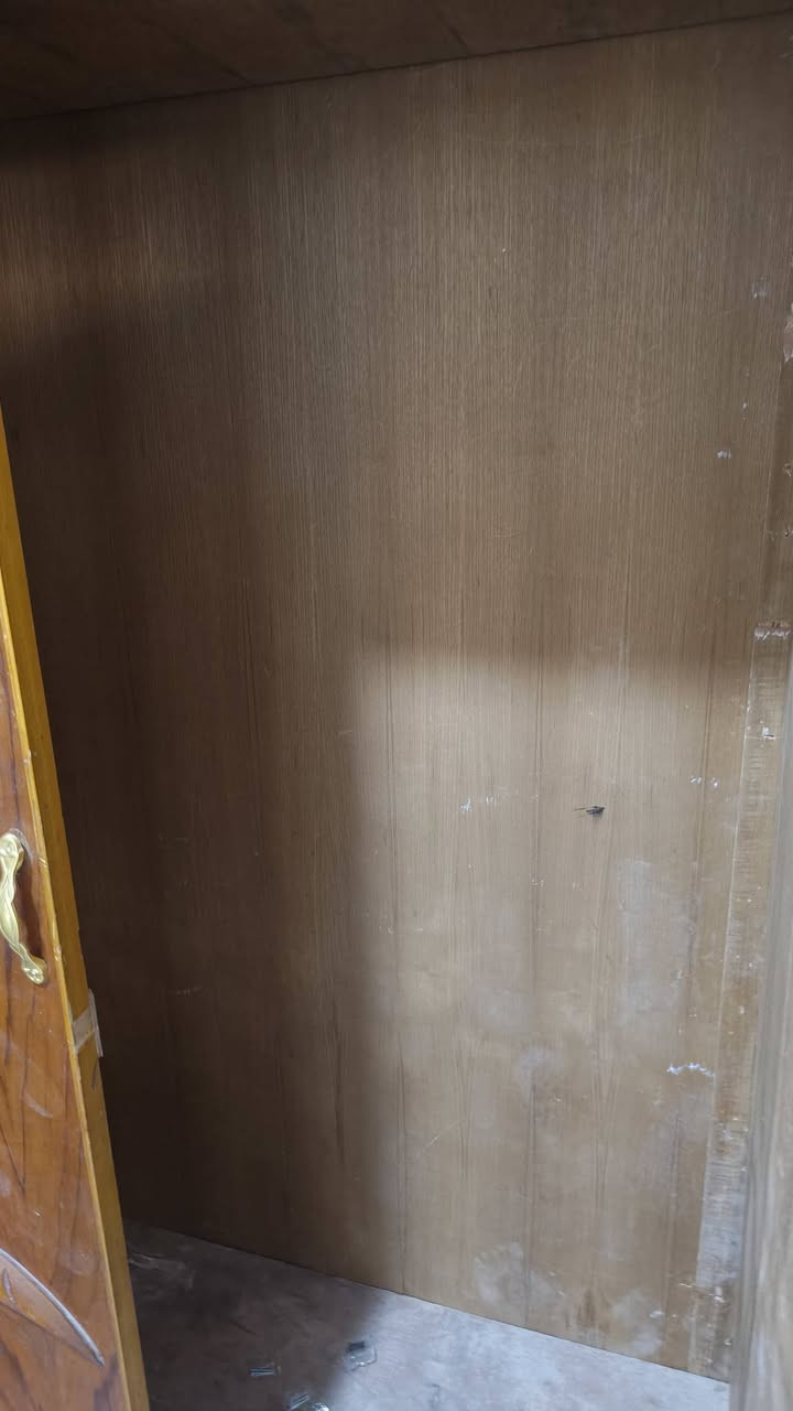 كنتور ست بوب عوزه فقط ملاحظات بسيطه عوزه صبغ ويدات وقفوله رايده ب350 وبيه مجال بسيط مكان كوت حي الحكيم للاستفسار اتصل بالرقم ***********
