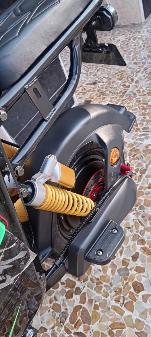للبيع.. ⚠️
ماطور🛵 R9 موديل 2026 مستعمل اقل من اسبوعين 5 بطاريات 32 امبير ملف 1200 واط نحاس حقيقي دبل سويچ دبل كارت وبصمه تشغيل عن بعد السعر 580 وبي مجال بسيط.. 
العنوان موصل الجانب الايمن موصل الجديده 
☎️ ***********
☎️ ***********
