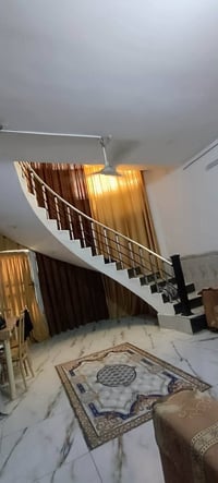 الوحدة الأولى • ١٠٠م • درج دائري