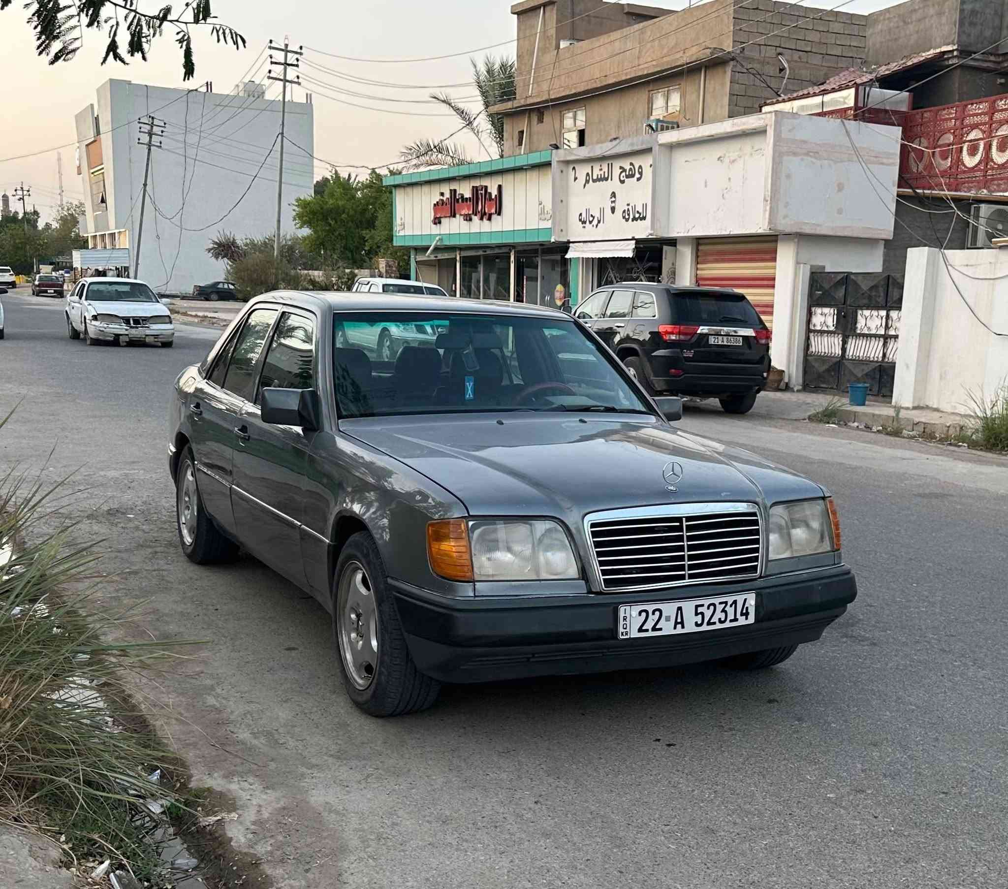 السلام عليكم
مارسدس دب 

موديل 91 

رقم اربيل بأسمي سنوية لل 2029

محرك وكير برادو 6 سلندر شرط شلعة اتشك الكاع 

محرك اقتصادي جدا 

ترايك للبصرة 

 حداديه نظيفة  تخم تاير جديد 

كشنات جلد 

تحكم كهرباء الجهتين بكل الوضعيات 

( تبريد ثلج ❄️ )

صبغ جماليه بدون ضربة

السيارة جاهزة من كلشي وشرط احلى من الصور 

السعر 65  وبيها مجال بسيط

المكان ديالى

 

***********
