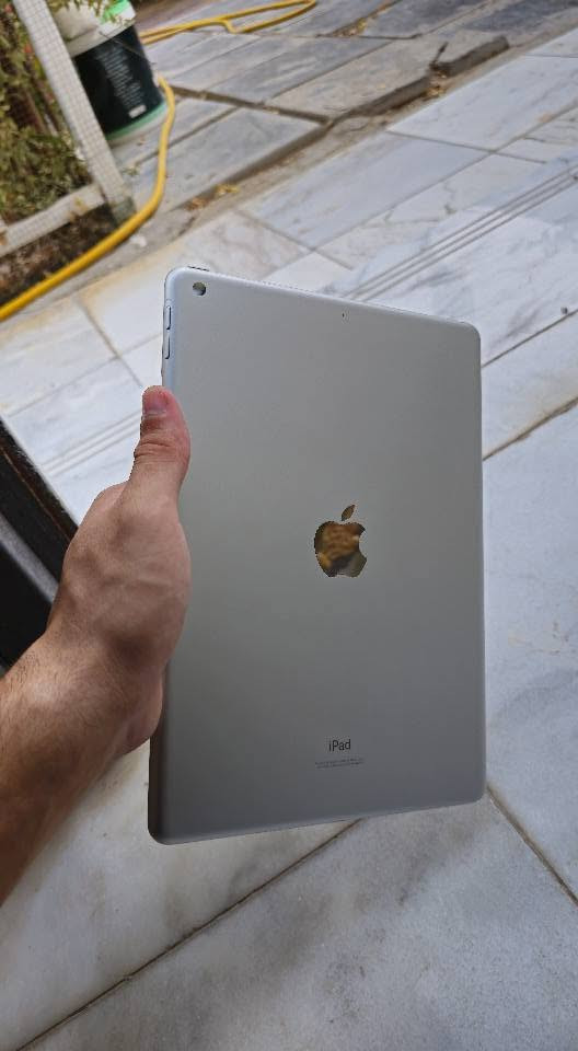 للبيع iPad 9 الجيل التاسع – نظافة ممتازة جداً 🔥
 Apple iPad 9th Generation
📱 الذاكرة: 64GB
🔋 صحة البطارية: 90%
🔄 دورات الشحن: 262 دورة
✨ الجهاز نظيف جداً ومحافظ عليه مثل ما واضح بالصور
✅ أصلي بالكامل وما مبدل بي أي قطعة
✅ ما مفتوح صيانة
⚡ أداء سريع وممتاز لان ما استخدمته للالعاب ولامره
🎓 مثالي للدراسة والمحاضرات
🎬 ممتاز لليوتيوب والأفلام والتصفح
✏️ يدعم Apple Pencil
🔐 بصمة Touch ID
🔎 الجهاز متاح للفحص الكامل قبل الشراء والفحص حق المشتري.
💰 السعر: 285 دينار عراقي 
رقمي : *********** ناصرية, ذي قار
