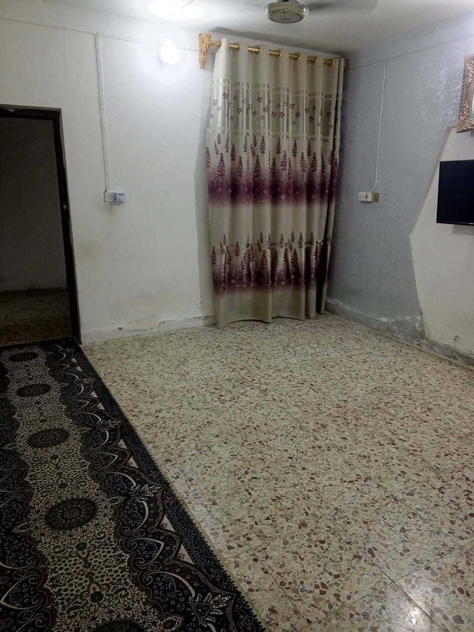 السلام عليكم
بيت للبيع ( طابو صرف ) العنوان بالسده حي النصر الثاني قرب المدرسه المساحه بالسند ٢٠٠ متر واقع حال ٢٥٠ متر/  تفاصيل البيت رباط ارضي بناء طابوك والسكف عكاده يتكون من / غرفتين + صاله عدد 2 + ستقبال + مطبخ + صحيات + طارمه + حديقه / السعر المطلوب ( 90 ) مليون وقابل لتفاوض الاستفسار اكثر / *********** // ***********
