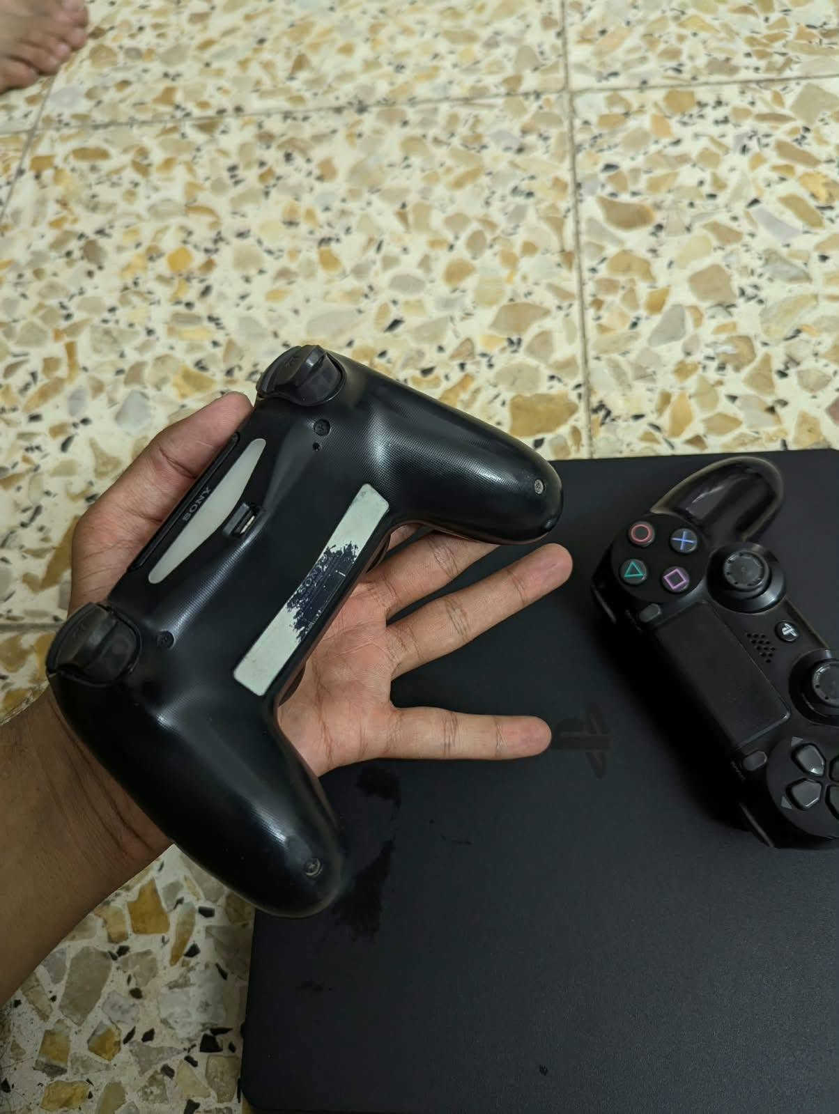 🎮🔥 للبيع PS4 Slim — جهاز مرتب ومجهز أونلاين بالكامل 🔥
إذا تريد جهاز جاهز للعب وما تحتاج تصرف عليه شي، هذا العرض إلك 👇

🎮 PS4 Slim
🌐 الجهاز مجهز أونلاين
⚽ FIFA 26 مشتراة بـ15 ألف
🔫 Call of Duty 6 أونلاين مشتراة بـ15 ألف
🎮 ألعاب إضافية
🕹️ ملحقات كاملة
🎮 جوستكات أصلية
✨ نظافة الجهاز 100%

💰 السعر: 280 ألف دينار فقط

🔥 يعني الجهاز جاهز، الألعاب موجودة، والأونلاين شغال — تستلمه وتلعب مباشرة.

📌 السعر شامل كلشي المذكور أعلاه. 

تواصل واتس ***********
