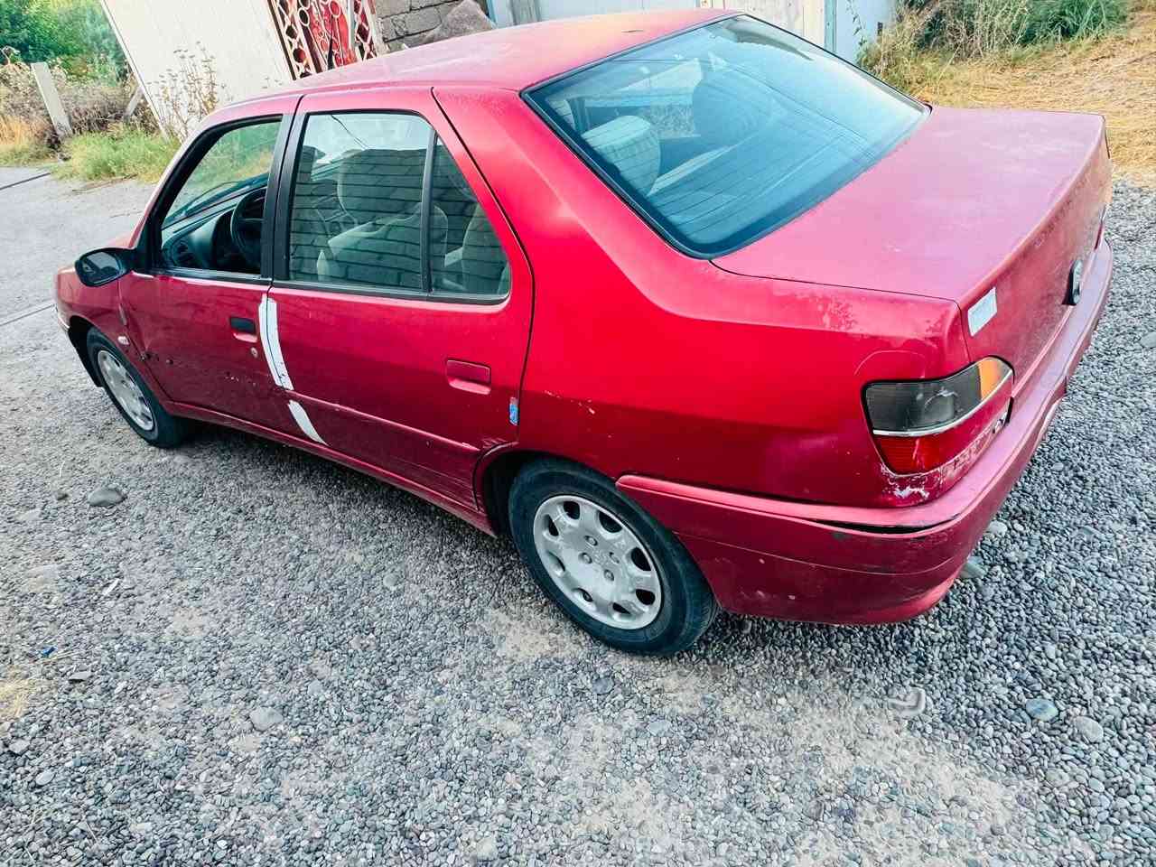 ⭕️للبيـع❕بيجو306 موديل 2002رقم بغداد صدامي الشرعي.بل علم شرط الوكاله.مطلوبه ضباط السياره محرك وكير رياضي شرط! السياره كاعده وأحلا من الصور مايعوزها اي شي نص نگره  التبريديعوزه بس غاز انطي وياها كمبريسر بل كرتون يشده ويتوكل.لايتات منظومة زنون كهربائيات كلشي شغال سياره بدون صبغ. السعر 26وبيها مجال بسيط ***********
المكان بيجي
