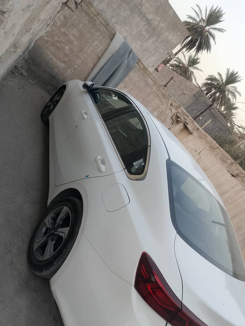 سلام عليكم للبيع سيراتو 2021 فول مواصفات للأخير فتحه بصمه تشغيل عن بعد داخل لونين حساس امامي خلفي كامره خلفيه مفوله للأخير السياره مكفوله من الصبغ وضربه والمعجون بلاديه  بسمنه  رقم بغداد تحويل مباشر رقم الدولي الجديد للاستفسار *********** مكانه بغداد
