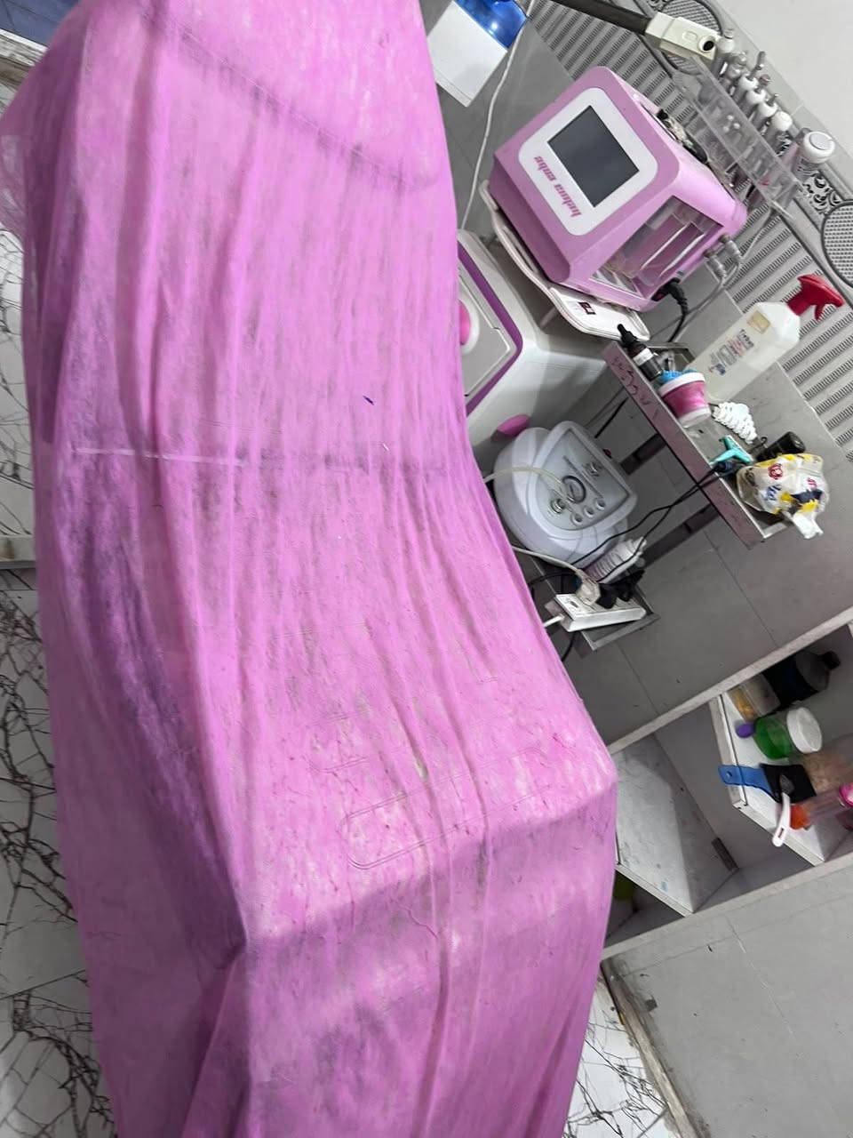مرحبا بنات غراض البيع مستعمل بس نضيفات وبسعار مناسبه لي حاب يشتري خلي يتواصل على هذا الرقم ***********
