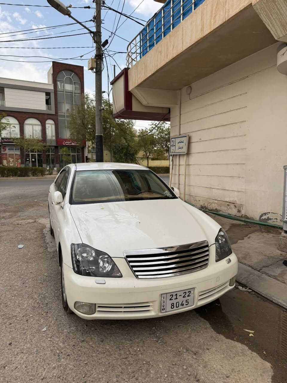 شاهینە ٢٠٠٧ ساج مەلەکی موس موس….
بێ بۆیاخ 
١٨٢ 
سێ دوگمەی پەردە
سوکان کارەبا 
بەسمە رەساسی
چوار تایەی لۆکی لە ژێرە دوو مانگە خراوەتە سەری
سێرڤزی کامل کراوە یەک دینار مەسرەفی تیا نیە سەیارەکە 
سەیارەی ماڵە و هی مەعرەز نیە 
عەتەری TRD
بەس شوێن موسەکانی بۆیاخە 
بێ دەعم و لێدراو 
دەرەوە و ناوی ڕەقەم یەکە سەیارەکە 

موشتەریت تەلەفۆن کە موشتەری نیت سەرمان مەیەشێنە 
لە کەلارە سەیارەکە
***********
