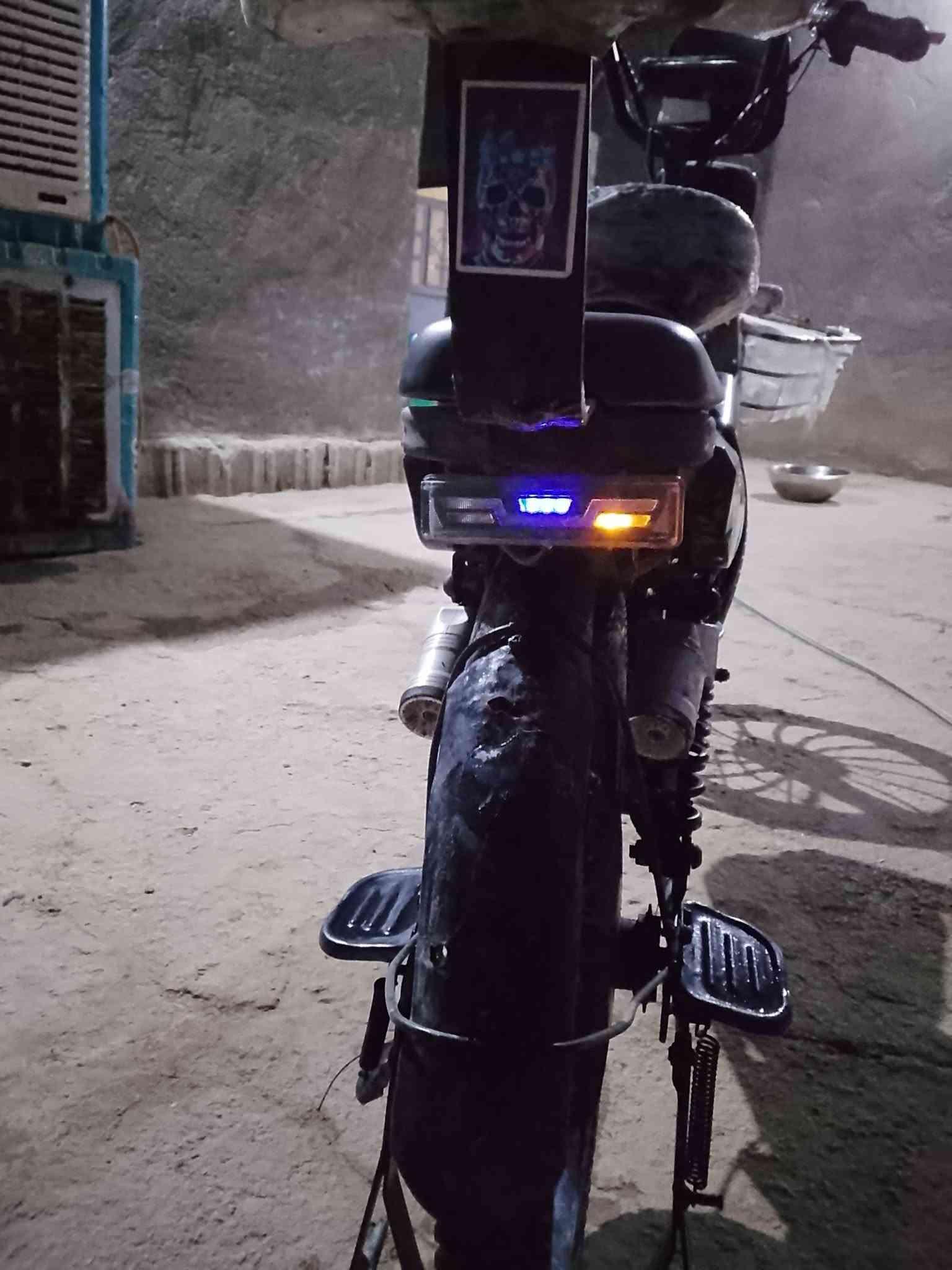 سلام عليكم باسكن شحن البيع حجم 20 بطاريات جديد  شاير شغلت لايت قوي بريكات سعر 180 وبي مجال المكان كربلاء الحر سواده مستعجل على بيعته***********1 الو راسني خاص
