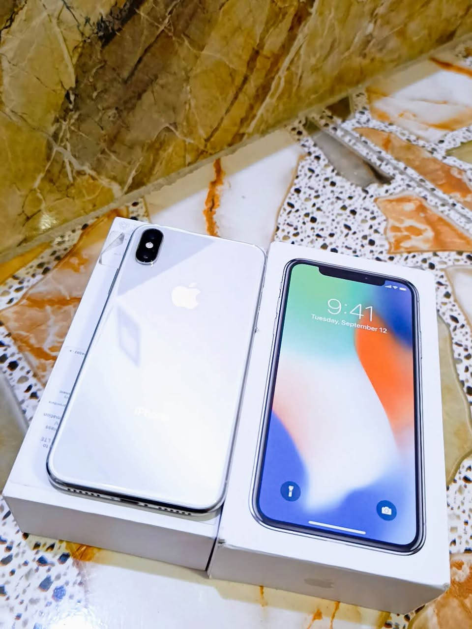 ايفون اكس عادي ذاكره 256 بطاريه 100
مبدل بطاريه فقط فقط باقي مكفول من خدش 
نضافه 100/100شرق اوسط كله شغال جهاز كارتون مطابق لبيع مكاني نجف السعر خاص 
***********
