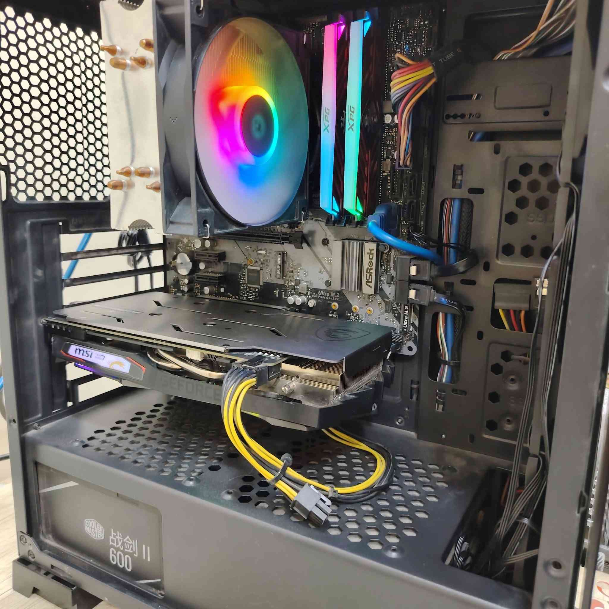 🔥🎮 PC GAMING للبيع – تجميعة قوية ونظيفة 🎮🔥
🧠 CPU | المعالج
Intel Core i5-9400F

🎮 GPU | كرت الشاشة
MSI GeForce GTX 1660 SUPER Gaming X – 6GB

🛠️ Motherboard | المذربورد
ASRock Z390M Pro4

🧠 RAM | الرام
XPG Spectrix D41 RGB – 16GB DDR4 سرعه 3200MHZ 

💾 SSD | التخزين السريع
Lexar NM620 NVMe – 512GB
⚡ سرعة تصل إلى 3500MB/s

💽 HDD | التخزين الإضافي
1TB

⚡ PSU | الباور
Cooler Master – 600W

🖥️ CASE | الكيس
Gaming Case

━━━━━━━━━━━━━━

🎯 مناسب للألعاب بدقة 1080p  
🔥 GTX 1660 SUPER Gaming X بتبريد ممتاز
⚡ NVMe سريع للنظام وتحميل الألعاب
💾 مساحة تخزين 1.5TB
🧪 الجهاز قابل للفحص والتجربة بالكامل قبل الشراء

💰 السعر: 670
📍 الموقع: بغداد
📞 رقم *********** 
📩 للجادين فقط – مراسلة خاص
