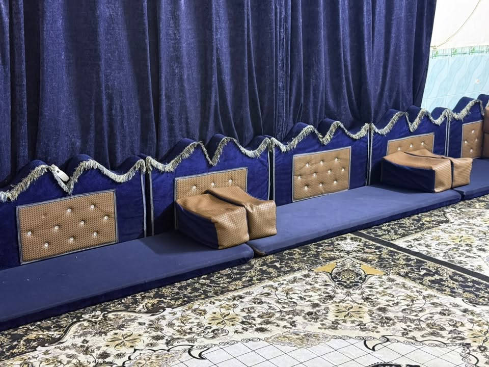 تخم جلسة عربية ١٦ متر للبيع اللون والنظافة كما في الصور
السعر ٢٠٠ الف دينار 
المكان : النجف حي النفط 
للتواصل واتساب فقط
***********
