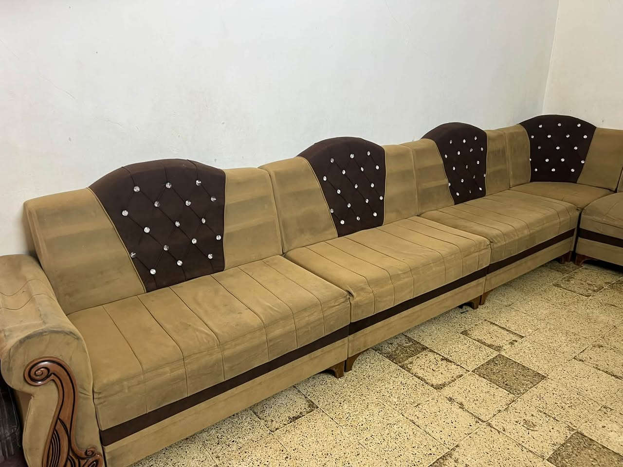 السلام عليكم  طخم للبيع ٦٠ الف وبينو مجال الاتصال ع رقم ‭***********‬
