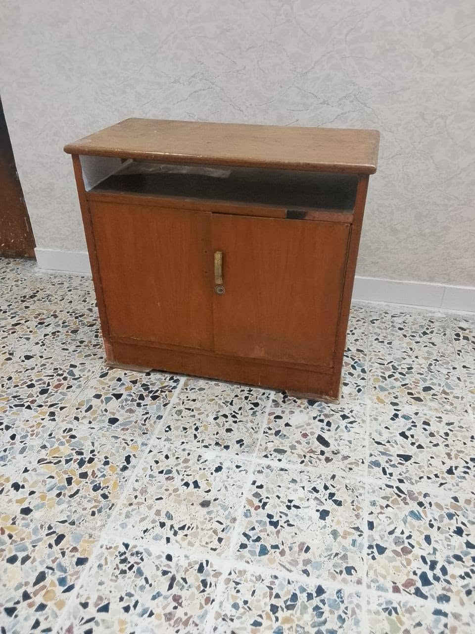 غرفة اخشاب عراقية مستخدامة سعرها 400 وبيها مجال اتصل ع لرقم ***********
