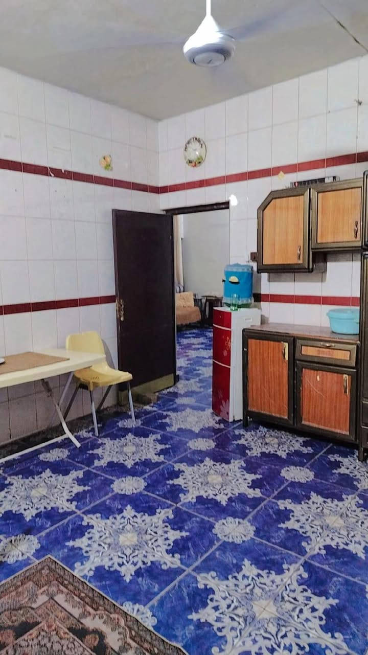 السلام عليكم
بيت للبيع

 في منطقة الكفاءات الشارع المقابل مستشفى الزهراء
مساحة 300 متر 
صور الطابق الأرضي هذا
الطابق الاول بي ثلاث غرف وصاله وحمامات. وسطح
والطابق الاخير سطح ودرج
وكذالك يوجد في الطرمه مشتمل ثلاث طوابق
بسعر كلش مناسب
للتواصل مع الرقم
***********
