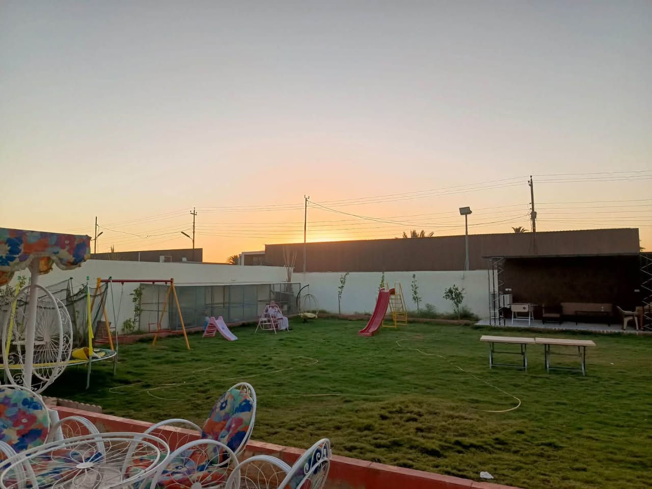 🛑عرض ، سعر الشفت الصباحي 150
سعر الشفت المسائي 250
ايام العاديه فقط **

🌴 مَـزرعه ارض الامل للايجـار ..
⭕️ موثقه بتطبيق اجرلي
🏡 مواصفات المزرعة:
🛏️ غرفتا نوم 
🛋️ صالة واسعة 
🍽️ مطبخ متكامل
🚿 حمامات
🌳وجلسات خارجية
🏊 مسبح للكبار والأطفال
🎠 ألعاب  ترفيهية للأطفال
🔥 باربكيو كامل مع جميع المستلزمات

📍عنوان المزرعه ، بغداد | البوعيثه
  أجواء نظيفة، خصوصية تامة، وأسعار مناسبة✨
📞 للحجز والاستفسار:***********
