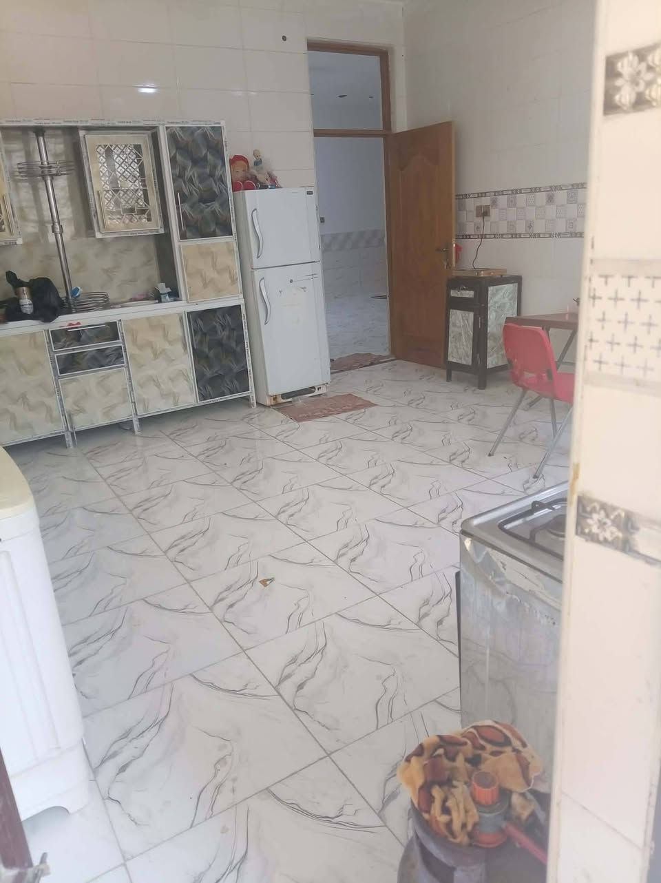 ٢٠٠ م مصفر بحي الجامعه طابق واحد كامل وبي معامله بسم راعيه مستعجل ع بيع غرفتين صاله استقبال مطبخ بيت كامل وجاهز ***********
