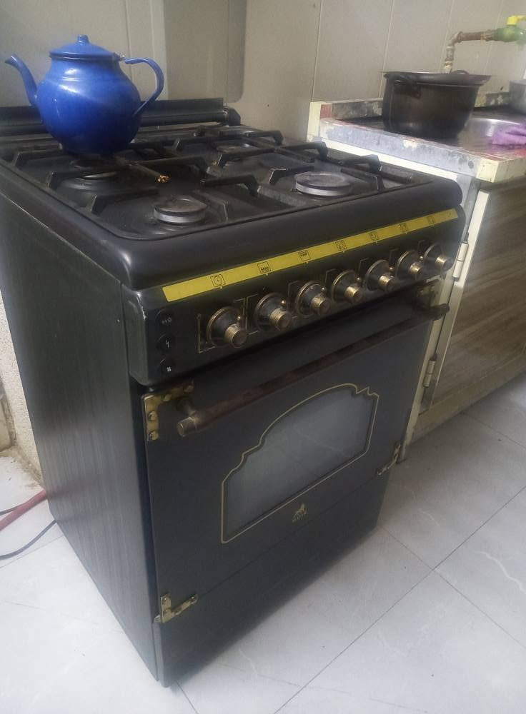 طباخ ملكي جديد كله يشتغل الفرن مامستخدم ابد 
مكانه الدوره *********** سعره ١٠٠ قفل بغداد, العراق
