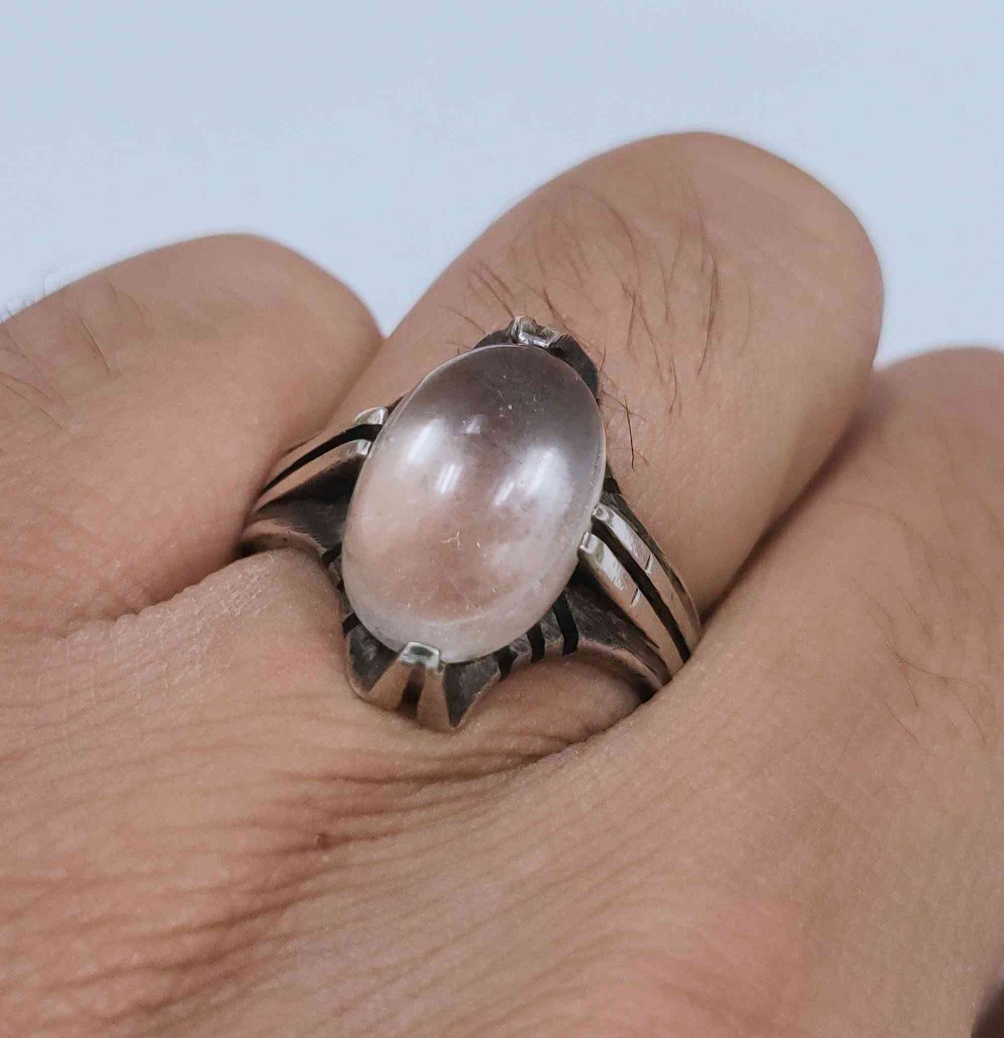 ✨ خاتم درّ النجف الأصلي ✨

💎 حجر طبيعي صافٍ بلمعان هادئ

🔹 تصميم أنيق يناسب جميع الأذواق

📿 خيار راقٍ للتميز والاقتناء

📩 للحجز والاستفسار خاص او واتساب ***********
