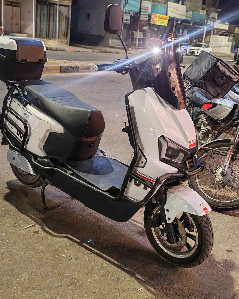 ماطور صاعقة معروفه مواصفاتو
لون ابيض
نظام abs
نظام رجوع الى خلف R
6 بطاريات گرافين مسطرة شرط فحص 
فول سرعة 
ملف 2500 
الماطور مستخدم شهر  فقط
نظافة 100 
اي خلل يرجع الماطور 
السعر مليون200وبي مجال بسيط
واتساب ***********
