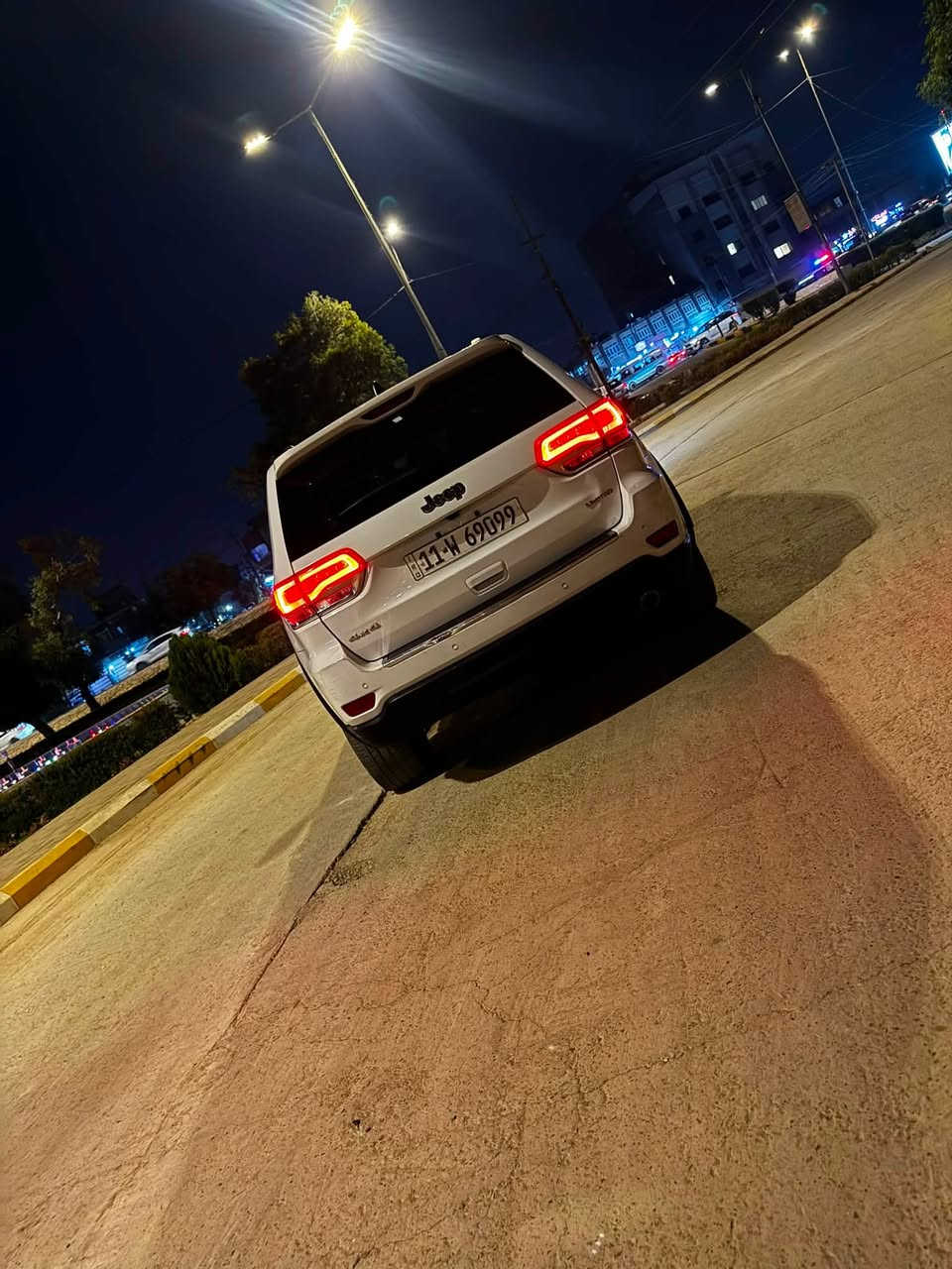 جيب لاريدو . 15 . رقم بغداد الدولي
*موصفات 1/1
*حجم المحرك ؛ 6 سلندر 3600
‏*ماوس وضعيات قيادة الفور ويل
*بانوراما غرفة السيارة جلد وارد أمريكي 
*أناره ترحيب حساس خلفي رادار
*بصمه دخول ذكي صندوق كهربائي 
* ويل حجم 20 )شفتات ستيرن
* لد امامي لايت زينون بلاد
* سستم. صوت 9 سماعات دمام خلفي
* سيارة حلوة جديدة 
*رقم جوال ‭***********‬
* ساكن بغداد 
سعر 175 وبيه مجال بصيط
