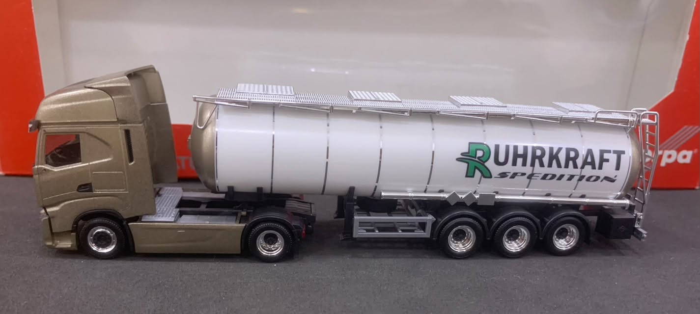 مقاس ١:٨٧ • IVECO • Herpa