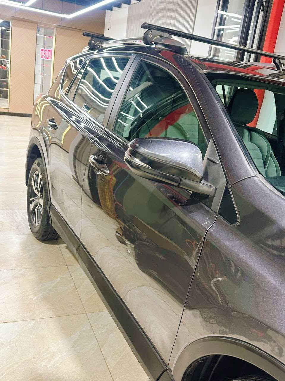 سلام عليكم
للبيع راف 4 XLE مواصفات معروفه بصمه جنطه كهرباء فتحه كامره خلفيه رادار ماشيه 101 الف كيلو رقم كربلاء سياره خير من الله كل نقص مابيها سعره 175 $ بيها مجال للشراي ***********

نص مكتوب في الصور:
- iQ CARS