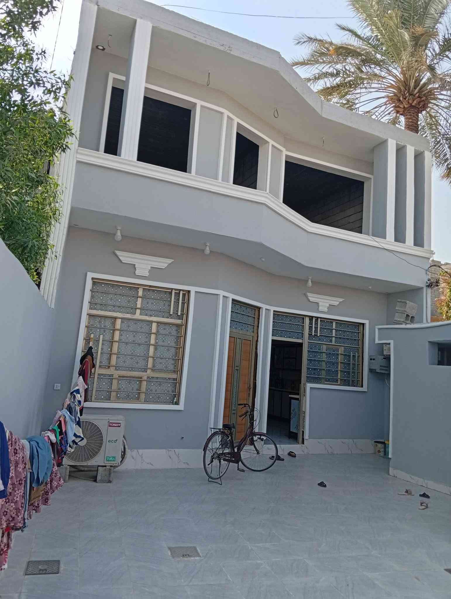 بيت مساحه 220 بدايه حي الشرطه طابو زراعي طابقين اربع غرف واستقبال ومطبخ وصاله ...السعر 150 قفل مكان مميز ***********
