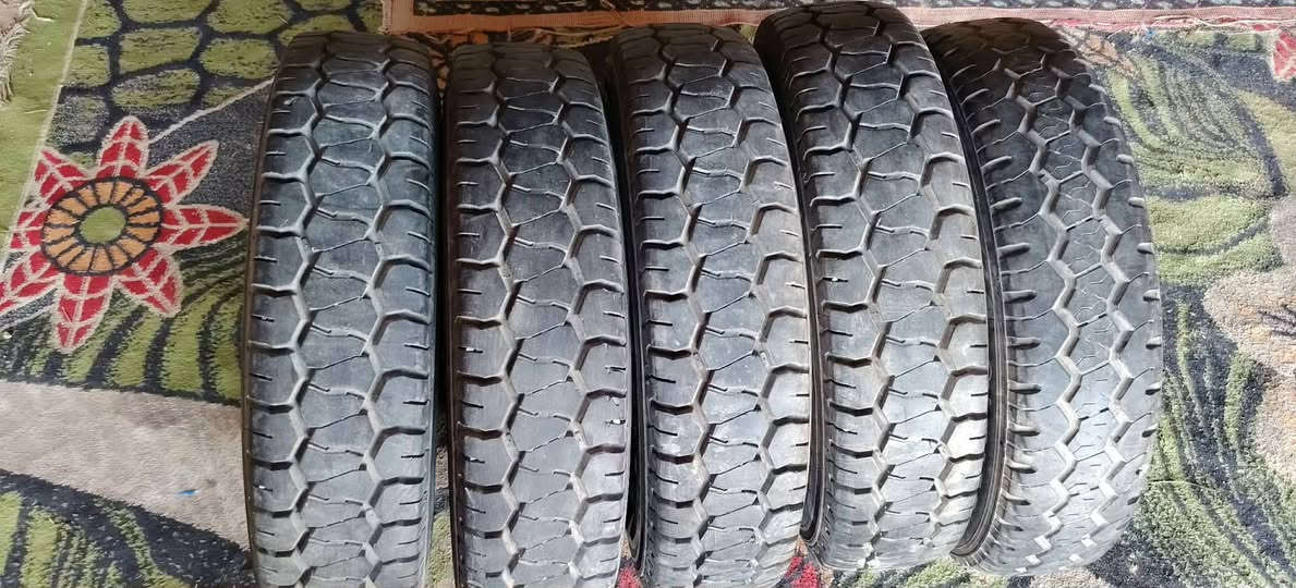 سلام عليكم تواير كيا بنگو فحل 13 كوري لأصلي نضافه 80بل100 رقم***********
***********
