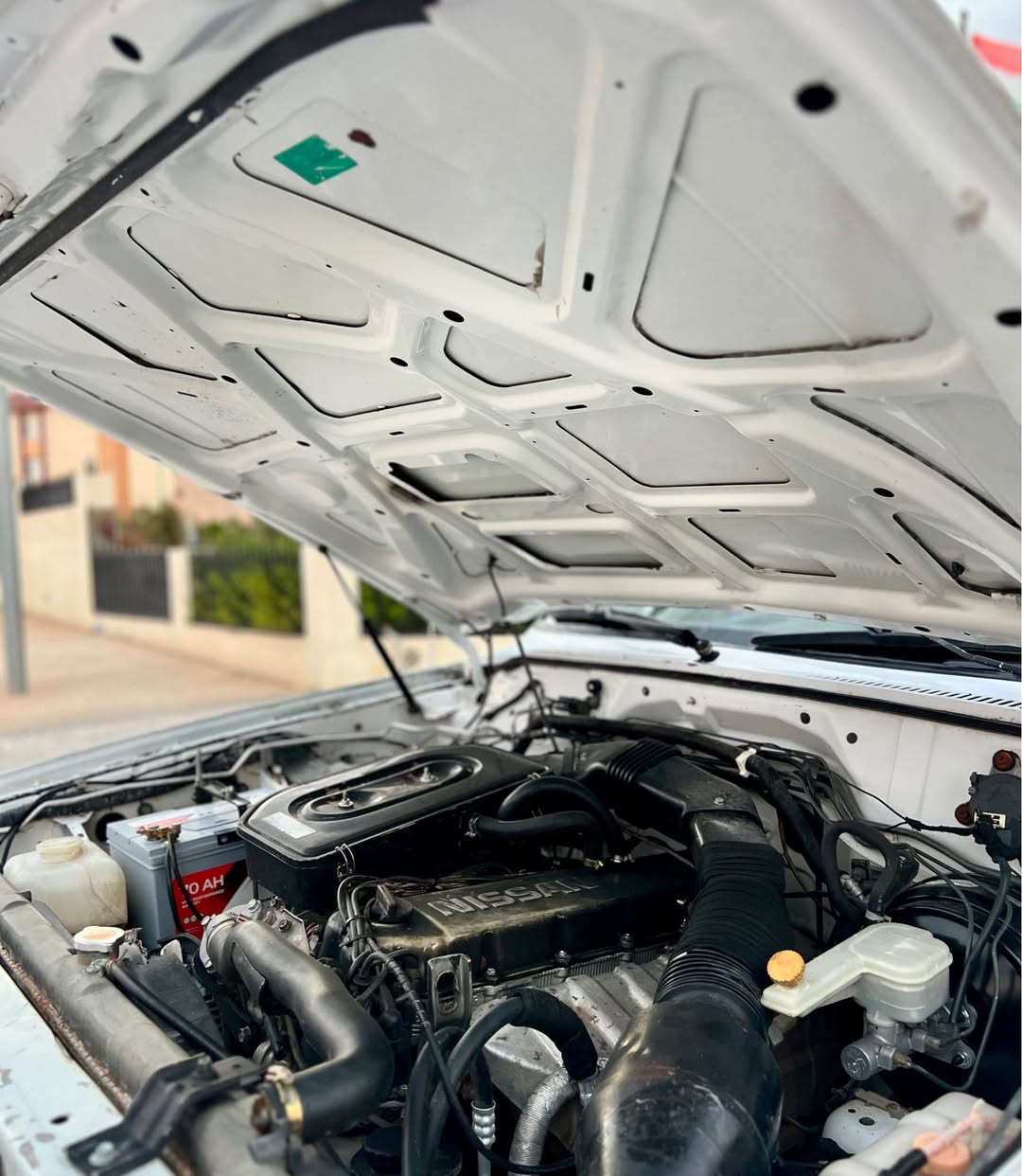 ‎بسم الله الرحمن الرحيم(***********)
Nissan Patrol 2002 نیو سەقەڕ
نیسان پاترۆڵ ٢٠٠٢ نیو سەقەڕ مەکینە ٤٥٠٠ 
رەقەم و سنوی تا ٢٠٣٠ تازەیە تحویل و غرامە بەشەرت 
کوشن و گاعی و بەرە سەقفی لۆکە شاشەی بۆ بەستراوە
لایت و سەکن و بلاجکتۆر و بەگلایت گشتی لۆک و تازەیە
سەیارەکە ٥ پارچەیەکی بۆیاغە بێ زەربە و دەحم
سەقف و شانی زۆر خاوێن ماوەتەوە غاز و بەنزینە
سیستەمی غازی زۆر مەزبووتی بۆ دانراوە بێ کێشەیە
گێڕ و مەکینەی لۆک زۆر بێ عەیبە کارەبایی بەشەرت
ئەکسل و دەبڵ ئەکسل بەشەرت قفل مەرکەزی
سالۆنسای بیلادیە سەوتی وەک شەریکەیە
ژێری کامل تازە توند کراوەتەوە تەبرید سارد گەرم بەشەرت
سەیارەکە لە ڕانیەیە سعری ٨٣ کەمێک مەجالە 
جوابی کۆمێنت نادەمەوە مشتەریت تەلەفون بکە یان نامە بنێرە
*********** ڤایبەر و واتساپی لەسەرە رانية, السليمانية
