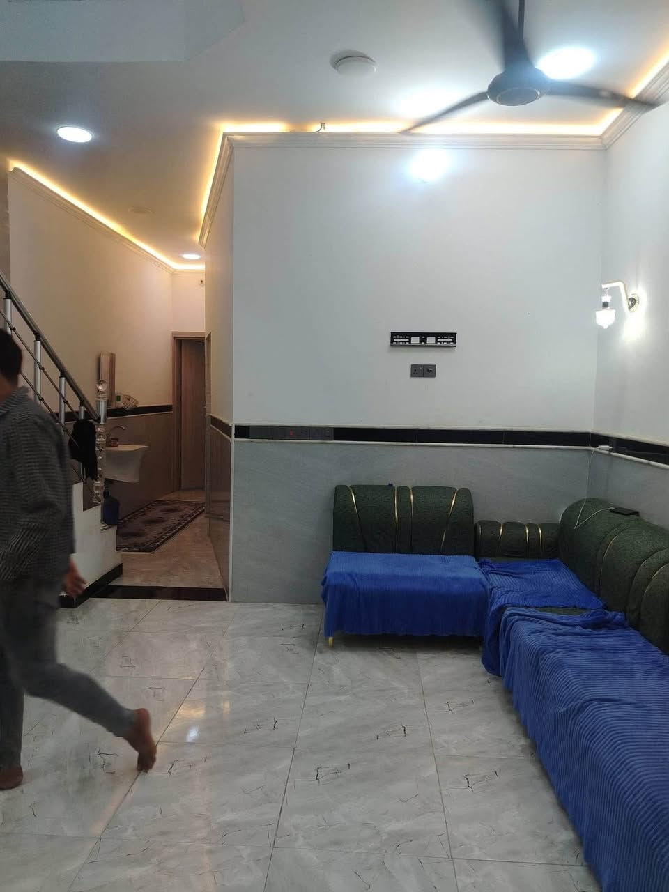 #دار_للبيع_كربلاء_حي_القدس 
مساحه ١٠٠ متر 
طابقين بناء حديث 
٤ غرف نوم
ملاحضه 
((((مطلوب بلديه 63مليون 
تطلوعه 80 مليون 
تسديد سنوي ))))
طابو صرف 
قطاع ال38
للاستفسار الاتصال
***********
