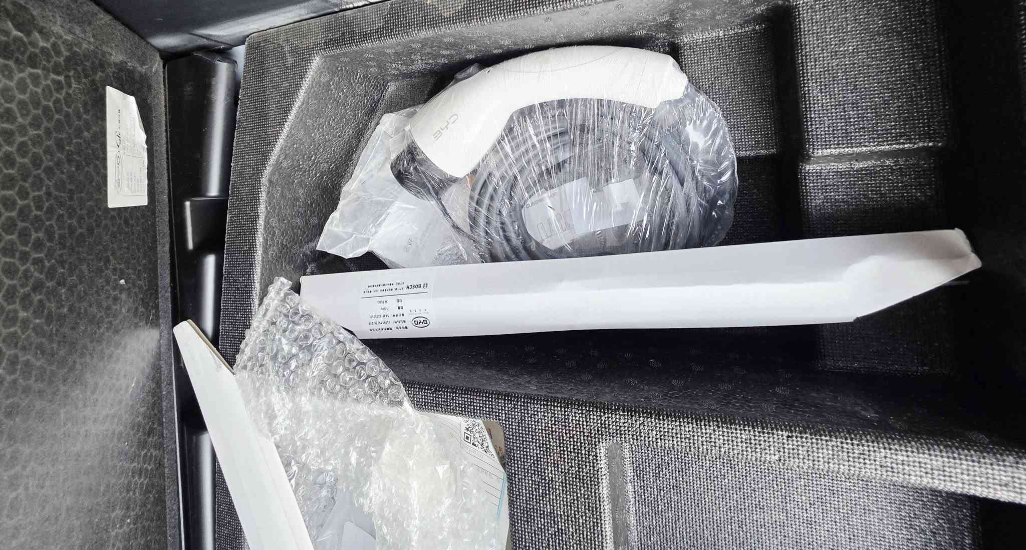 سونك بلص 
ماشية 4000 كم قابلة للزيادة
السيارة للبيع فقط

13 كاميرا كاميرا 360
12 حساس أوتو بارك
مساعدات قيادة متقدمة
بانوراما
كوشن كهربائي
صندوق خلفي كهربائي
شاشة وسطية كبيرة
عدادات رقمية
دخول وتشغيل ذكي
تحكمات بالستيرن
مثبت سرعة متكيف
رادار
نقطة عمياء
تحديد ومساعدة المسار
مانع تصادم
هاند بريك كهربائي
أوتو هولد
وباقي مواصفات الفئة

حالة السيارة:
مكفولة كفالة عامة
عدا كم ملاحظة بسيطة
مكان السيارة: بغداد

السعر: 33.000 مليون وبيه مجال
للتواصل مع صاحب السيارة مباشرة: واتساب
***********
